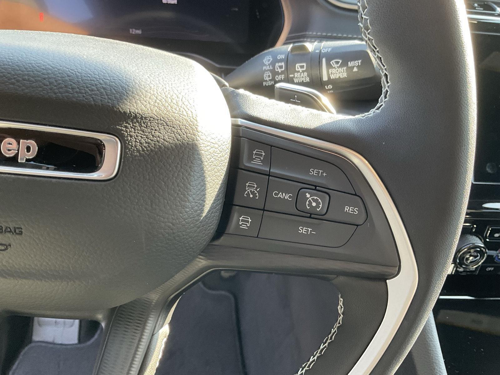 2025 Jeep Grand Cherokee Laredo photo 10