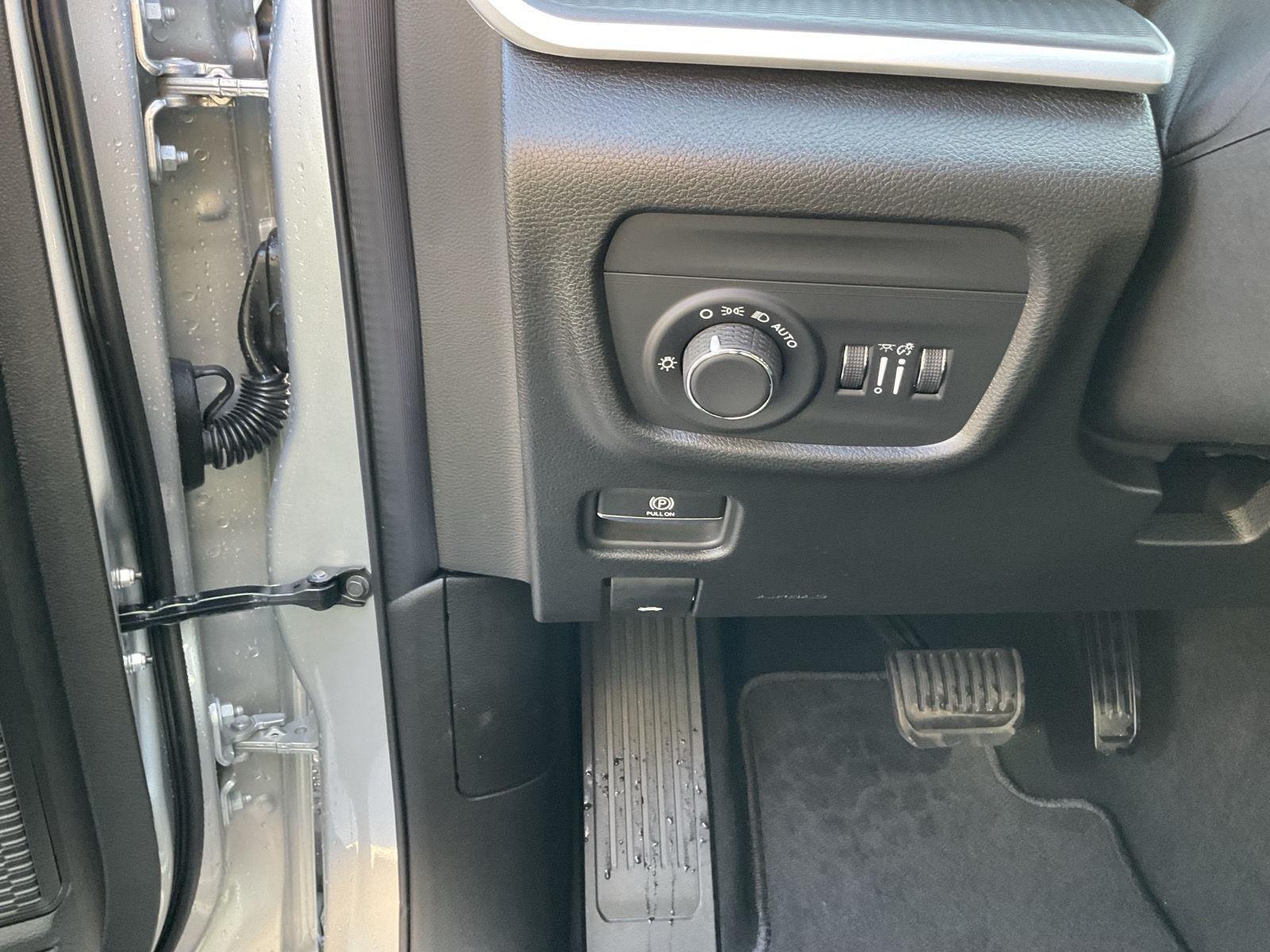 2025 Jeep Grand Cherokee Laredo photo 11