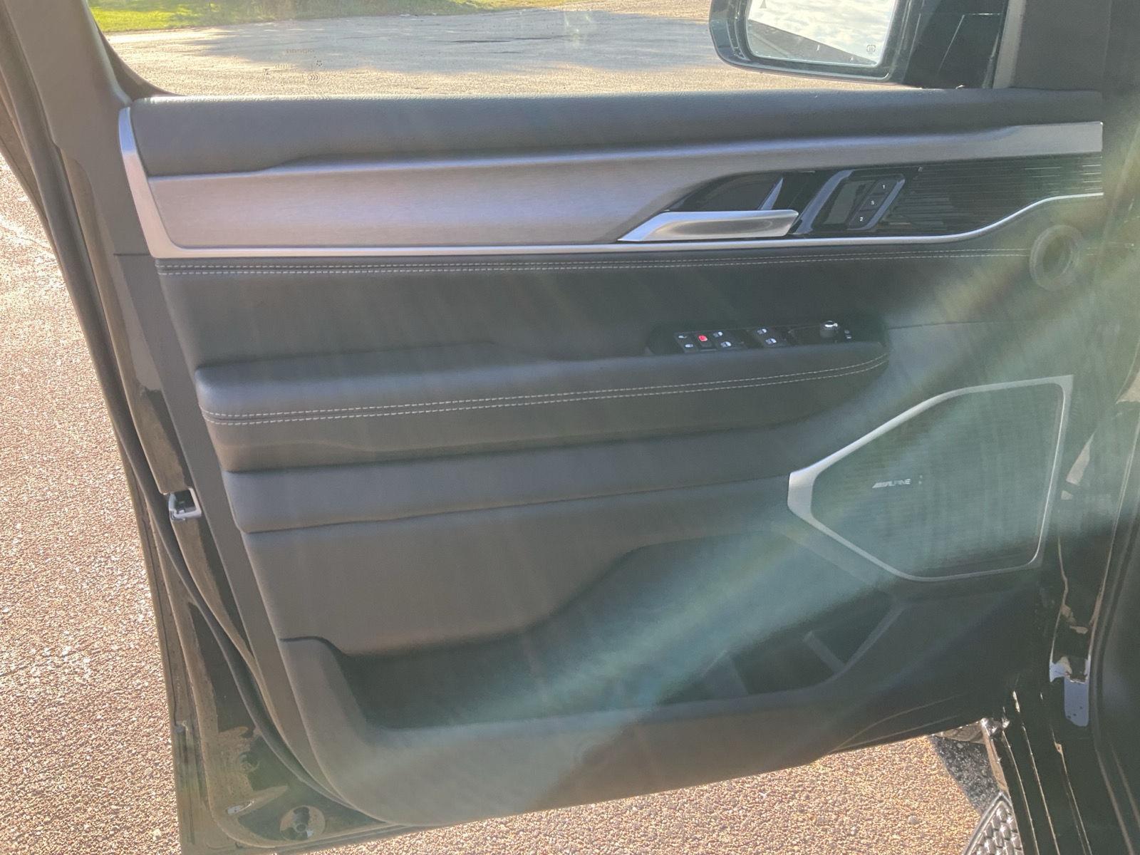 2025 Jeep Wagoneer Series II Carbide photo 13