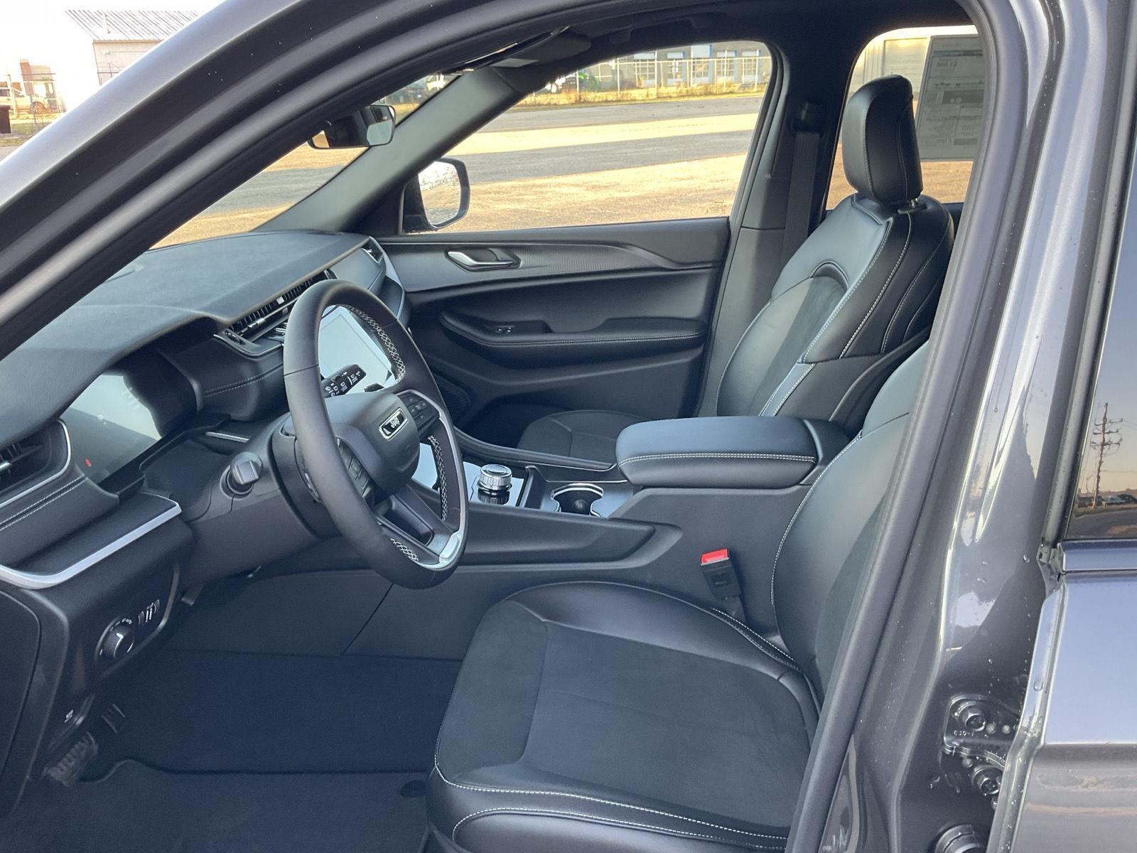 2025 Jeep Grand Cherokee Altitude X photo 11