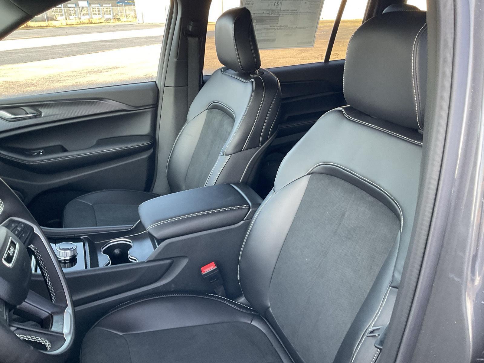 2025 Jeep Grand Cherokee Altitude X photo 12