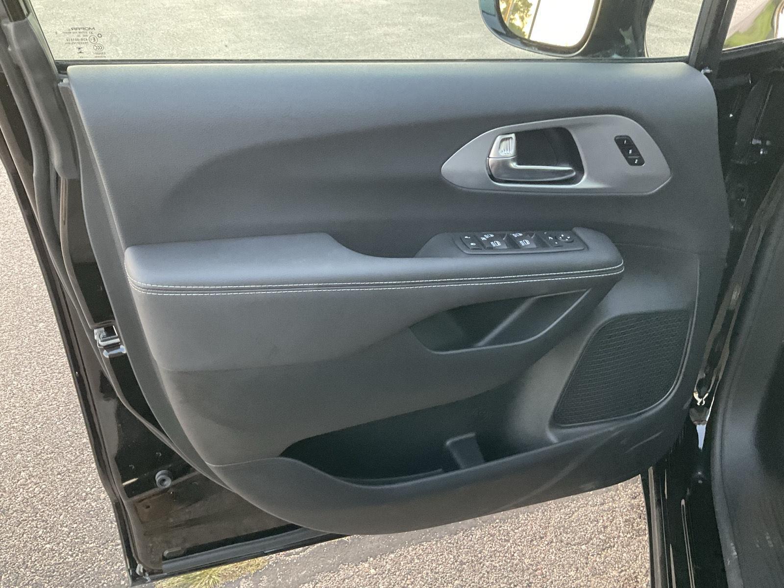 New 2026 Chrysler Pacifica Limited Minivan for sale in Grand Island NE