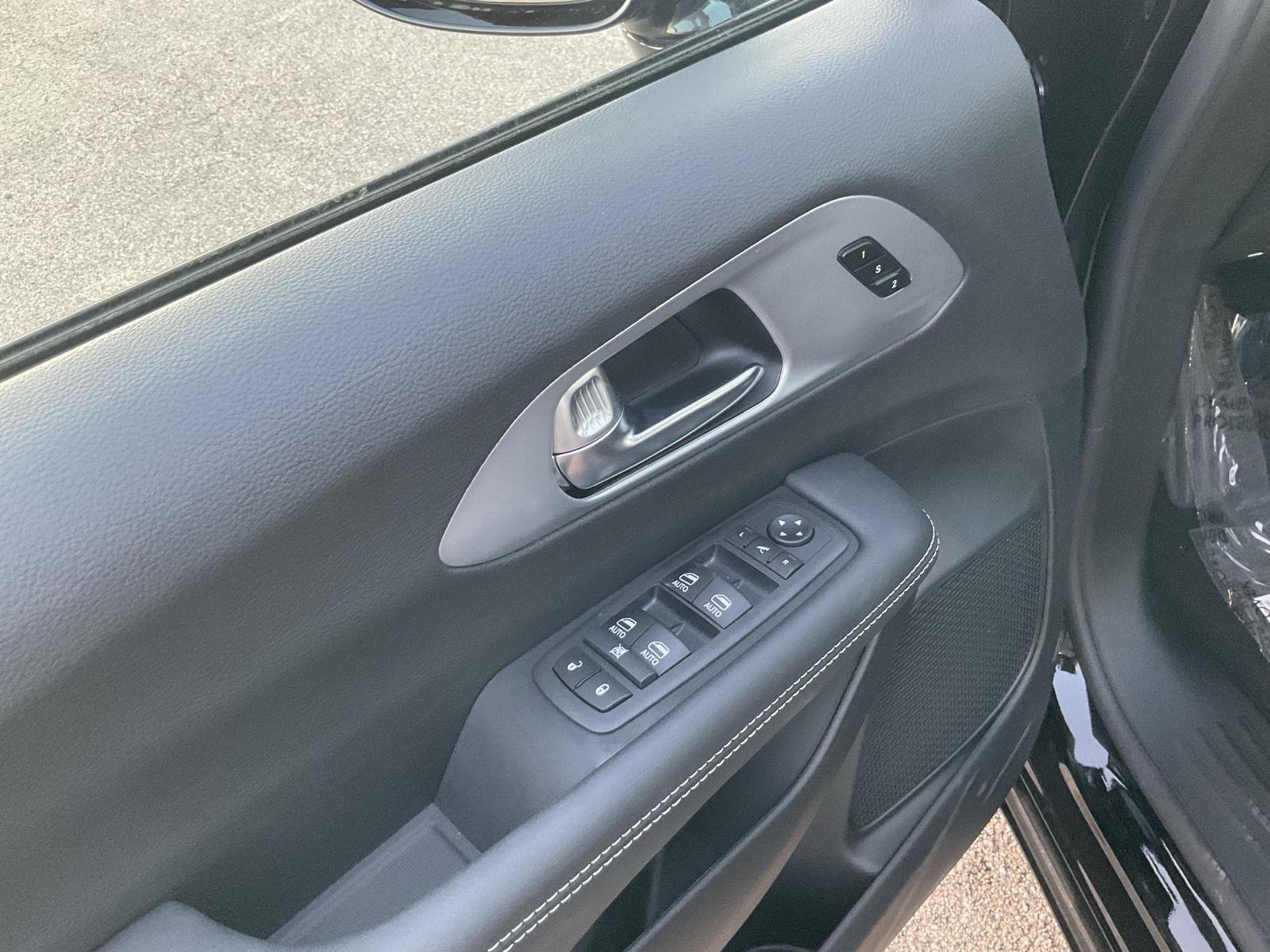 New 2026 Chrysler Pacifica Limited Minivan for sale in Grand Island NE