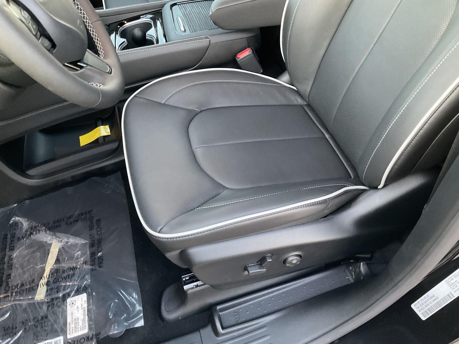 New 2026 Chrysler Pacifica Limited Minivan for sale in Grand Island NE