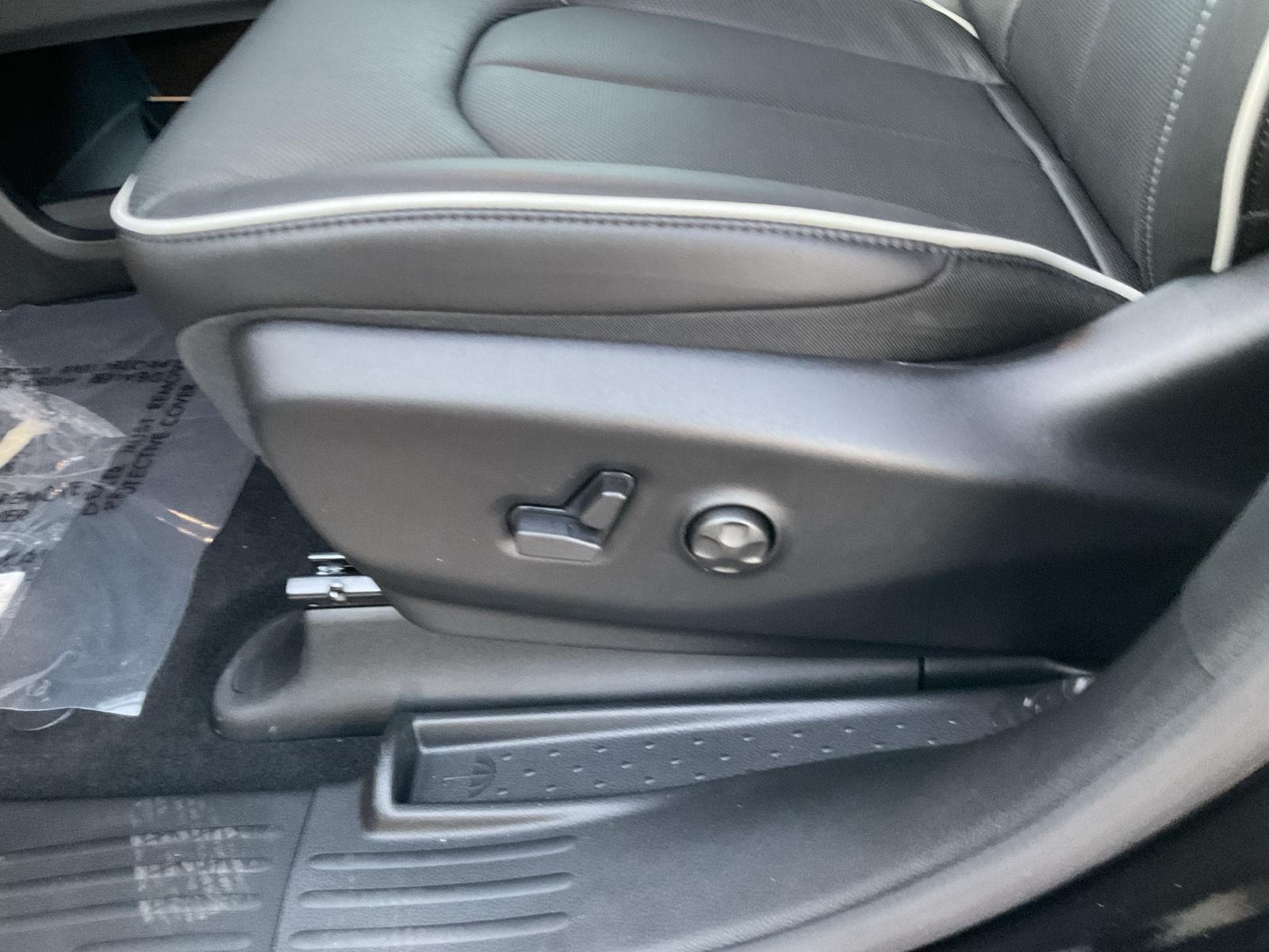 New 2026 Chrysler Pacifica Limited Minivan for sale in Grand Island NE