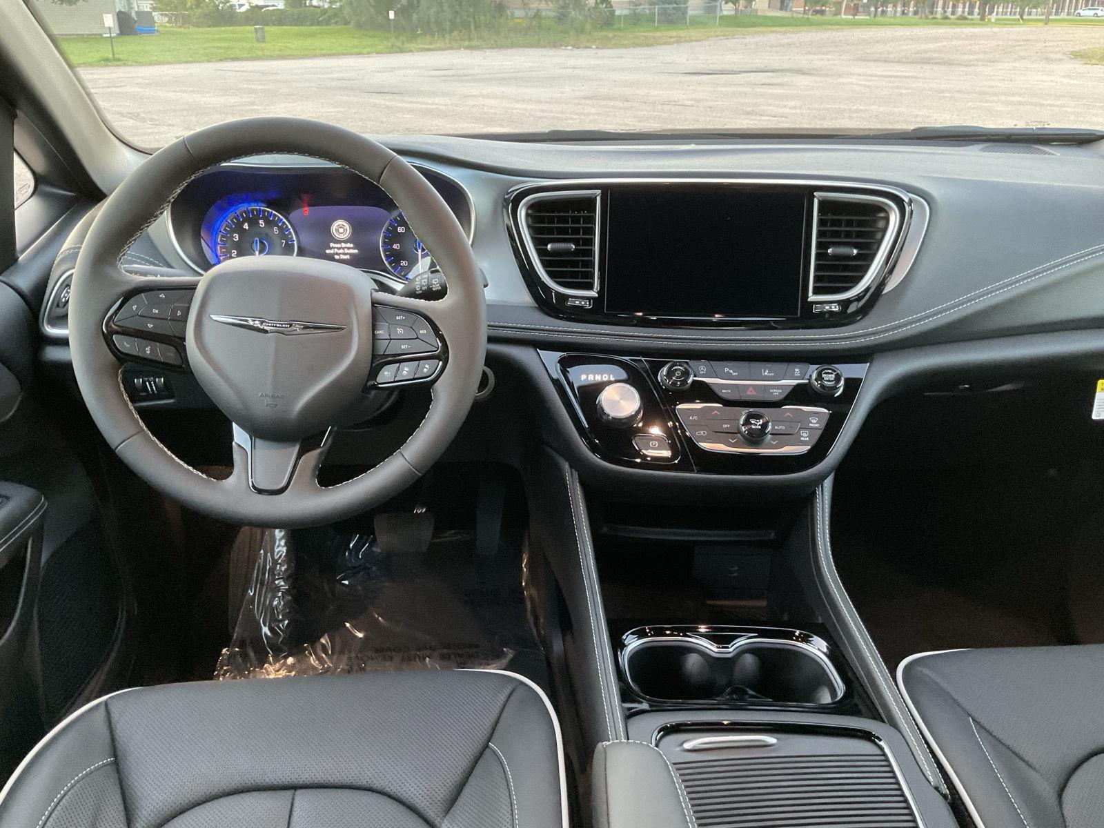 New 2026 Chrysler Pacifica Limited Minivan for sale in Grand Island NE