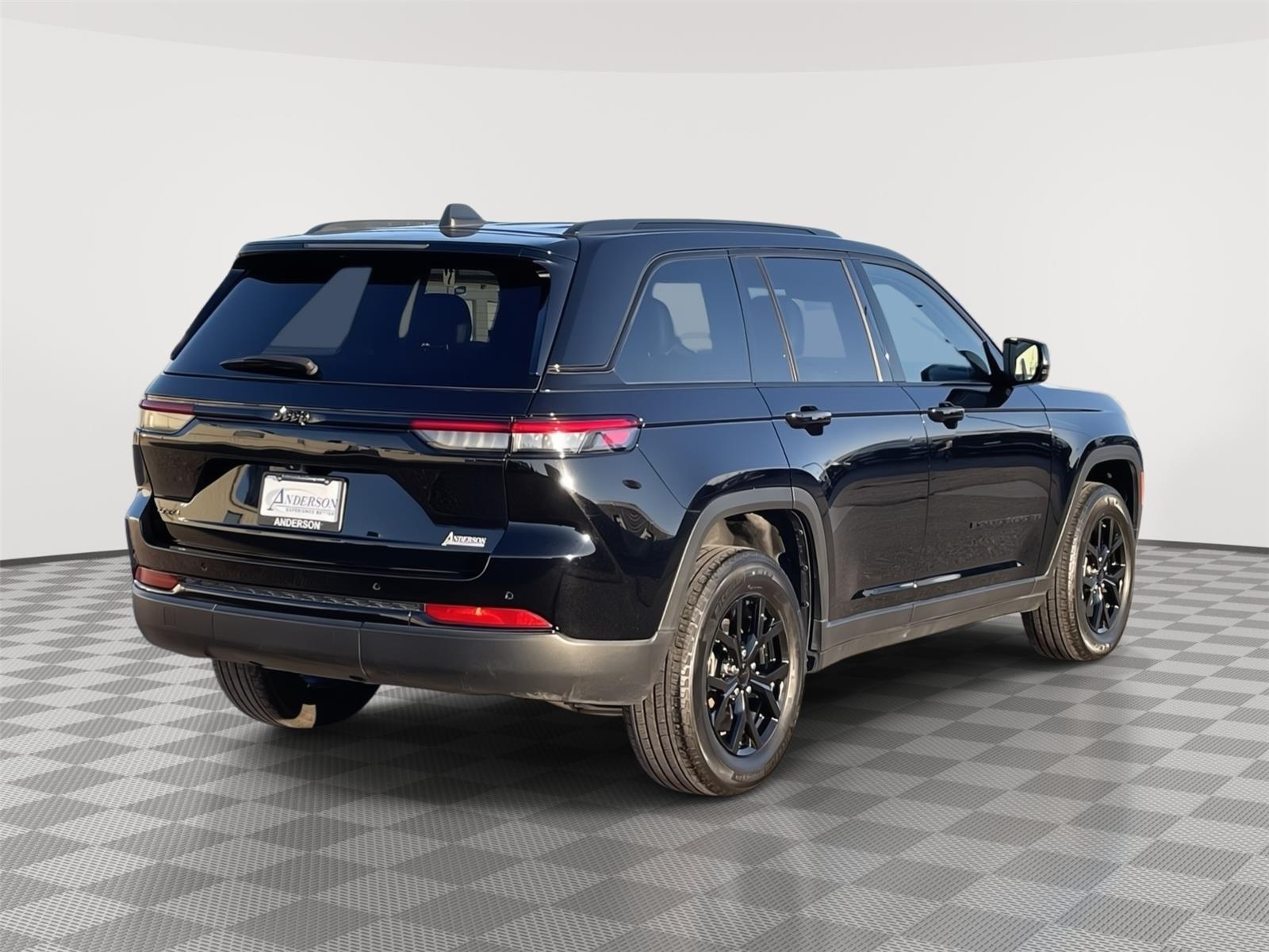 Used 2024 Jeep Grand Cherokee Altitude SUV/Crossover for sale in Grand Island NE