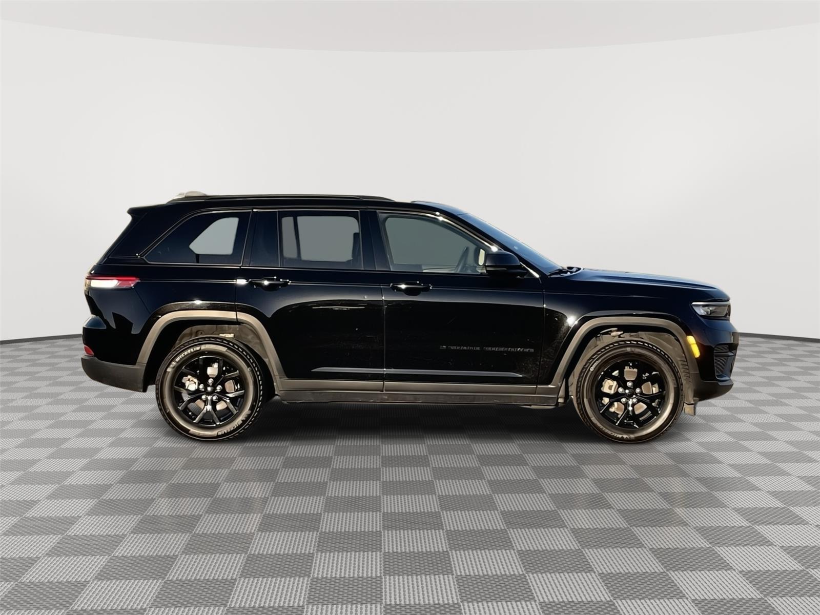 Used 2024 Jeep Grand Cherokee Altitude SUV/Crossover for sale in Grand Island NE