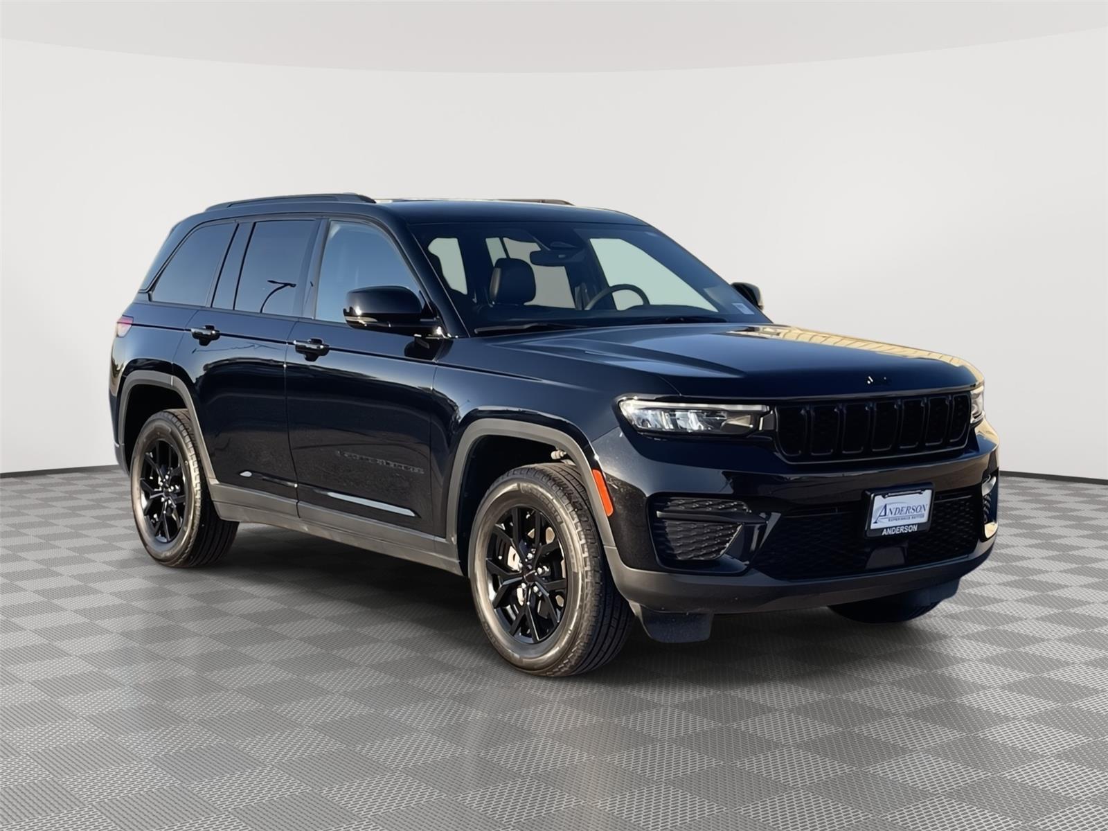 Used 2024 Jeep Grand Cherokee Altitude SUV/Crossover for sale in Grand Island NE