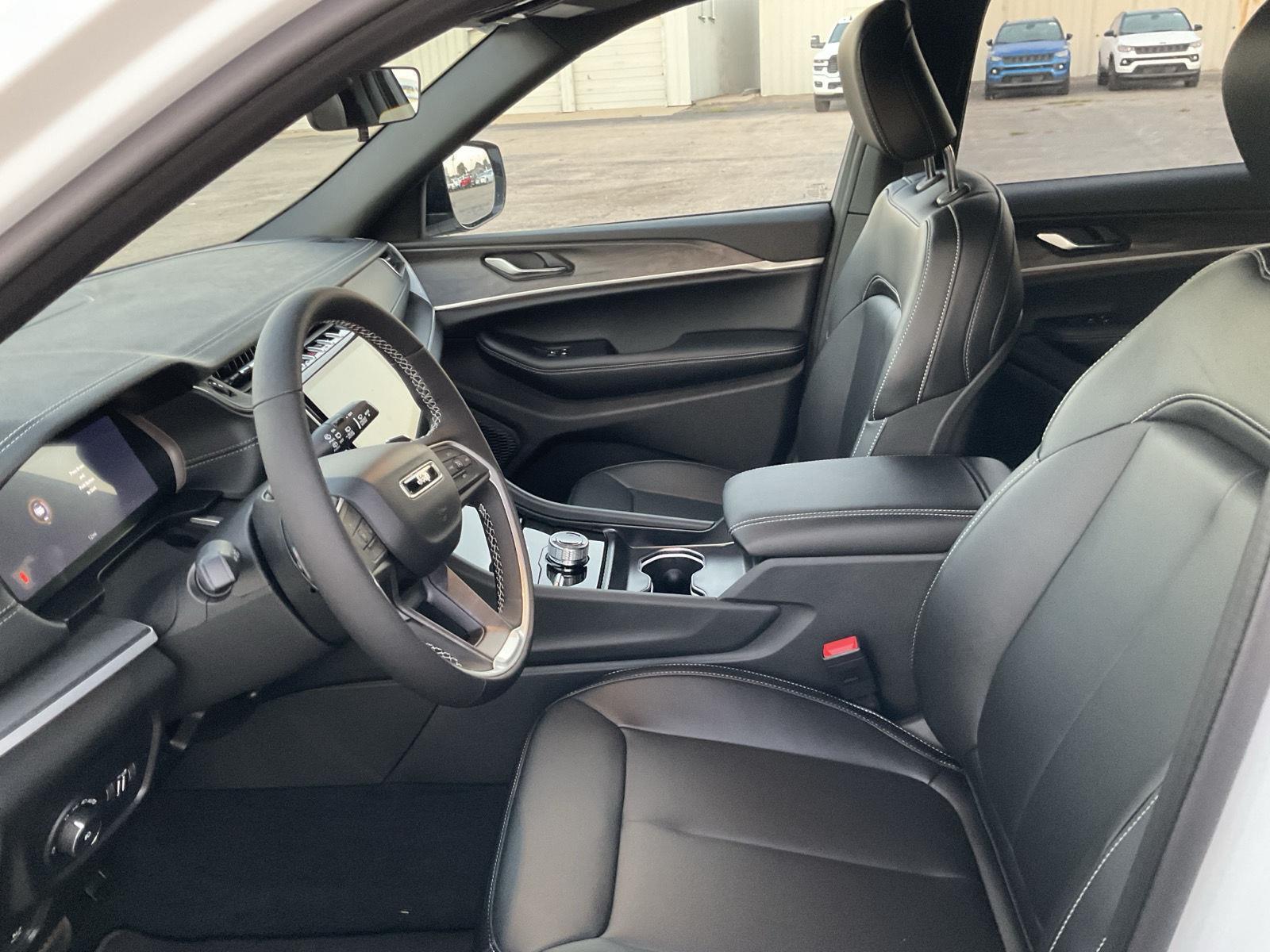 New 2025 Jeep Grand Cherokee L for sale in Grand Island NE