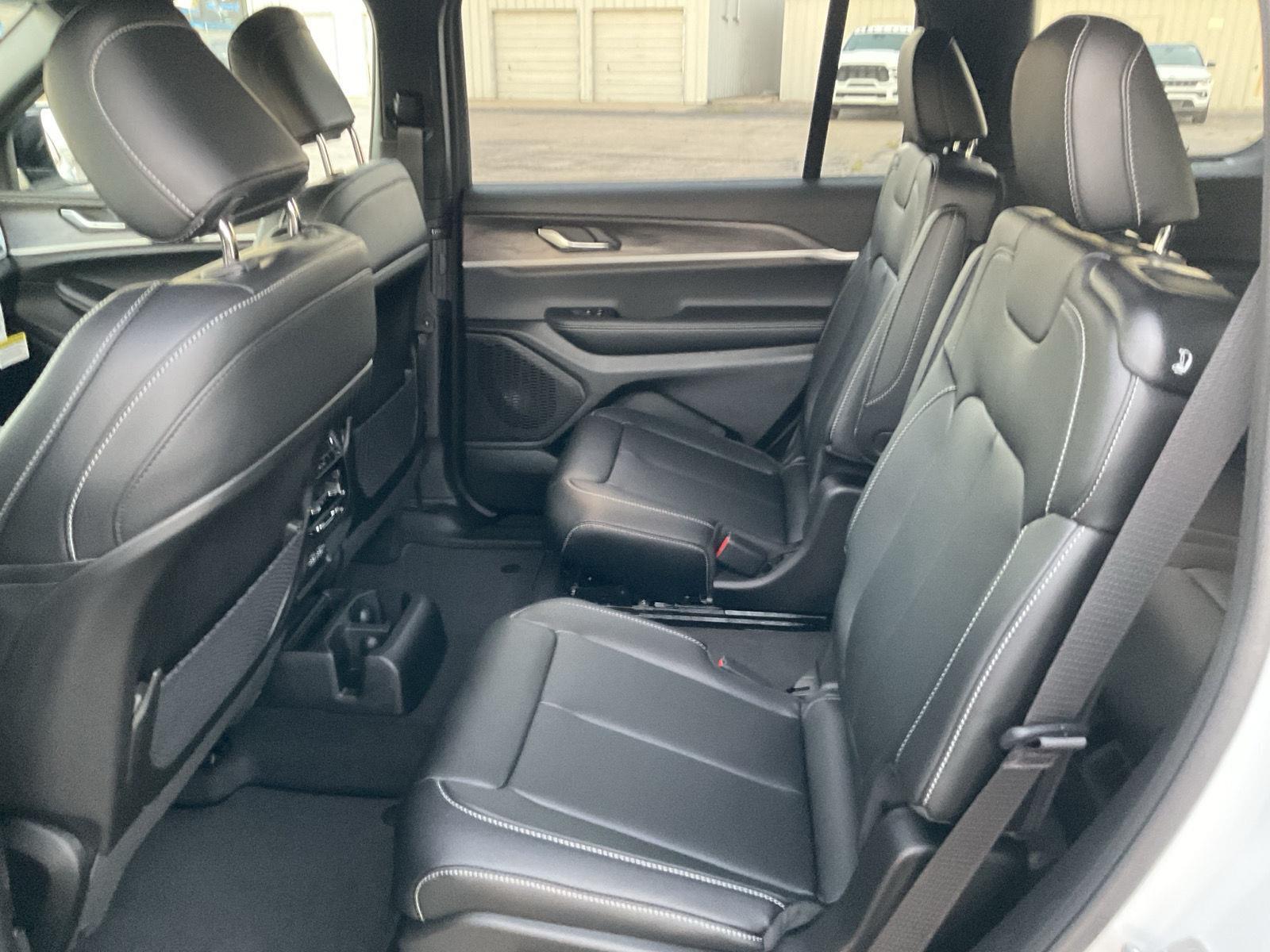 New 2025 Jeep Grand Cherokee L for sale in Grand Island NE