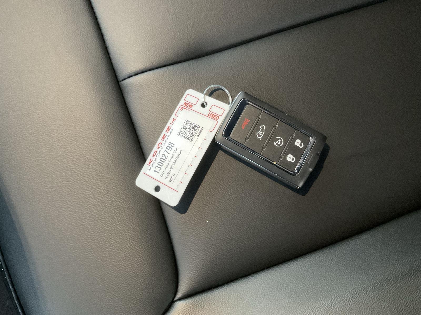 New 2025 Jeep Grand Cherokee L for sale in Grand Island NE