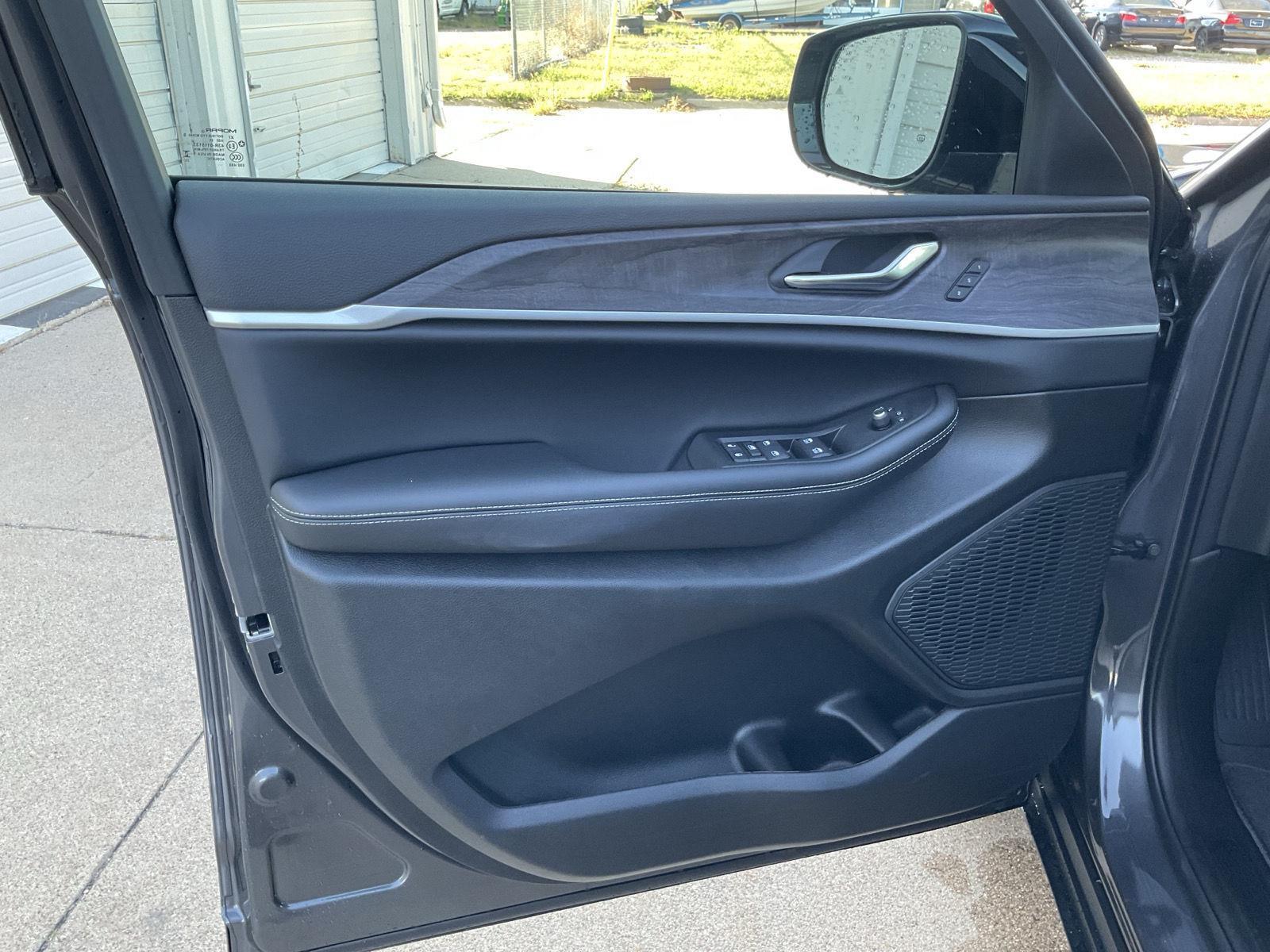 New 2025 Jeep Grand Cherokee L Limited SUV/Crossover for sale in Grand Island NE