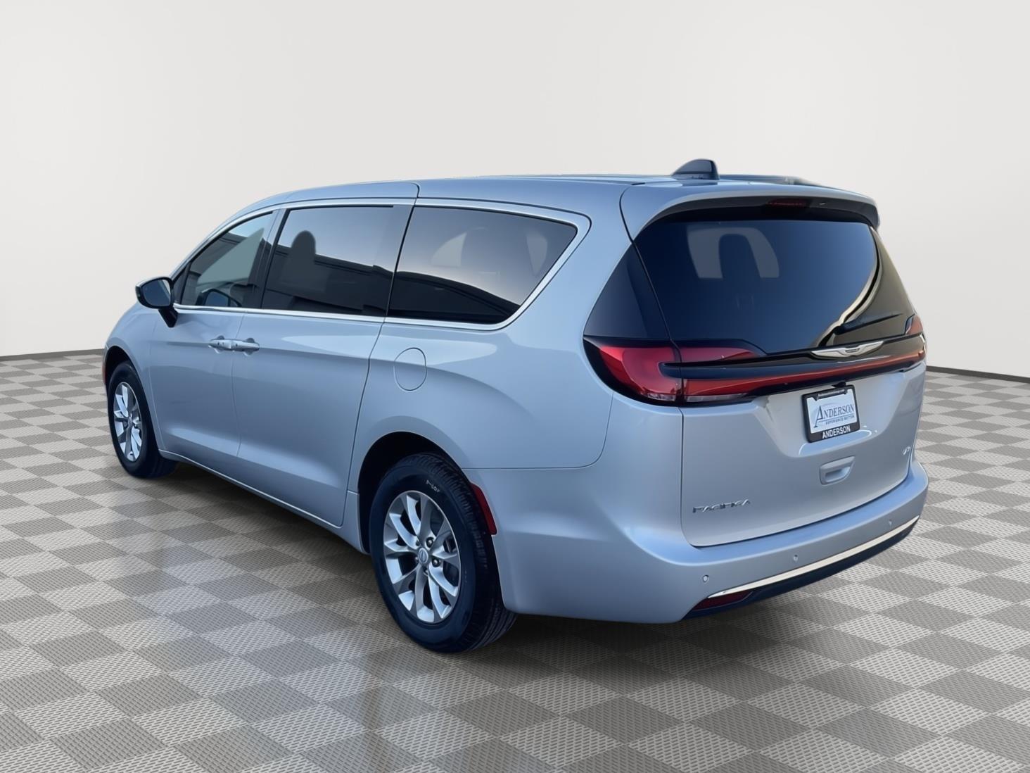 2026 Chrysler Pacifica photo 3