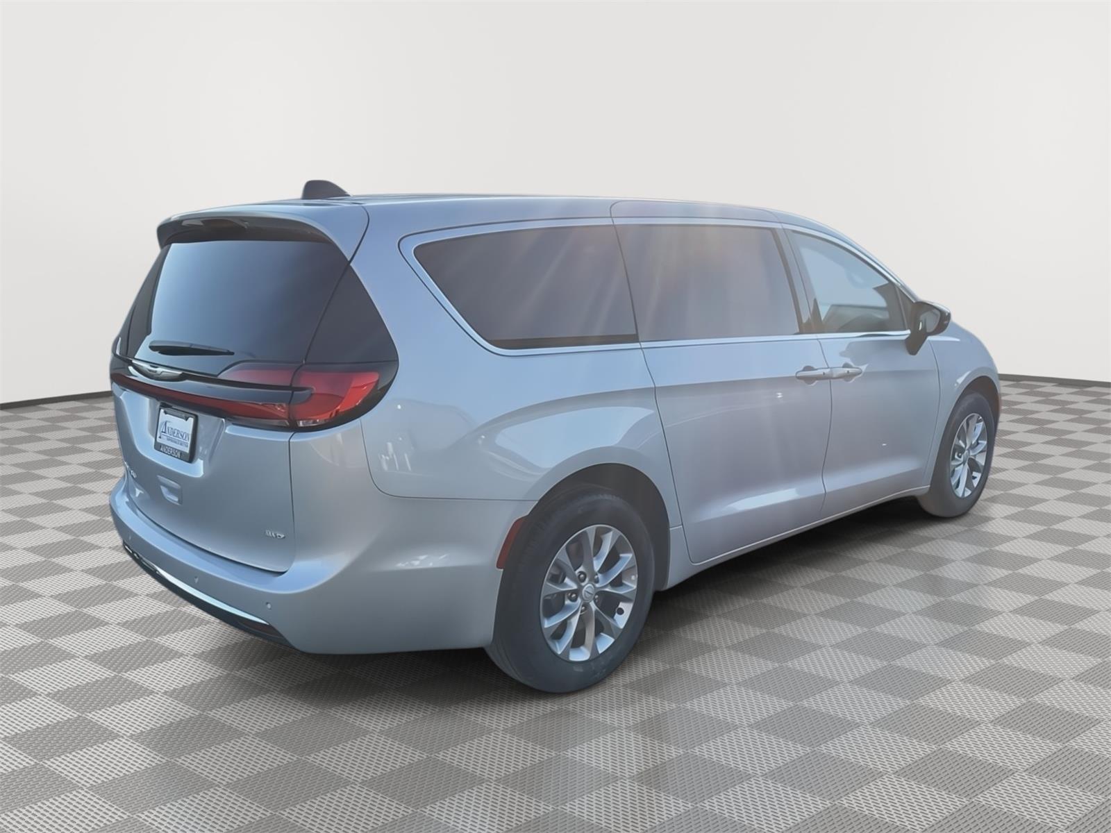 2026 Chrysler Pacifica photo 5