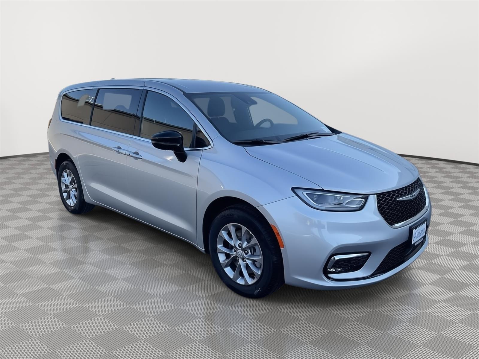 2026 Chrysler Pacifica photo 7