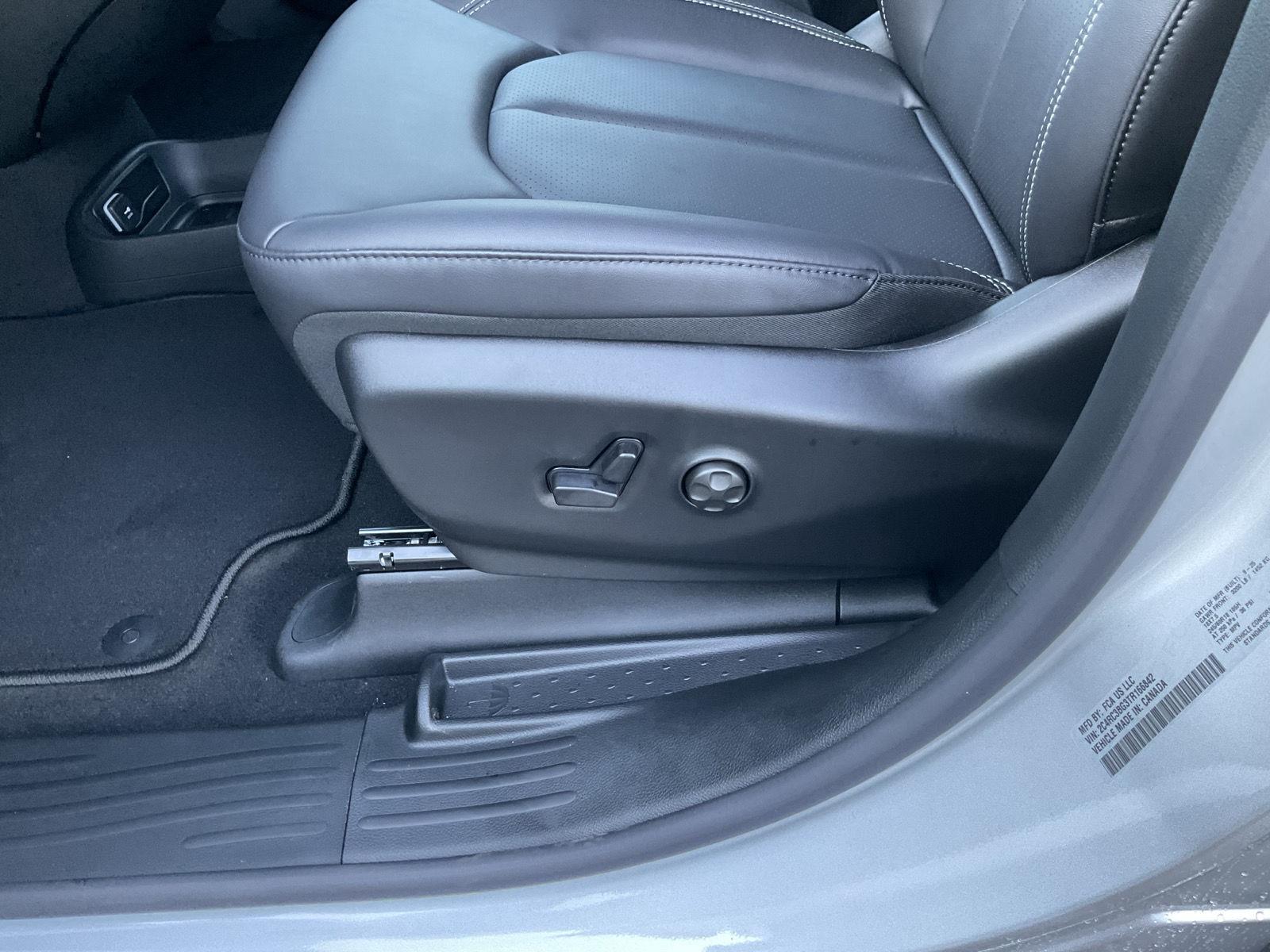 2026 Chrysler Pacifica photo 17