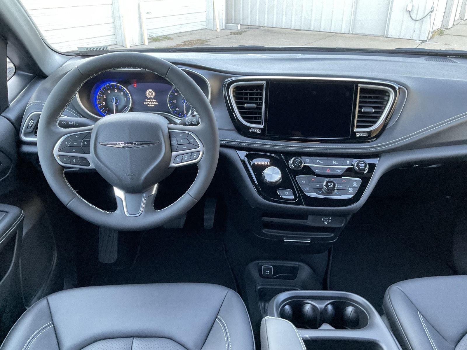 2026 Chrysler Pacifica photo 18