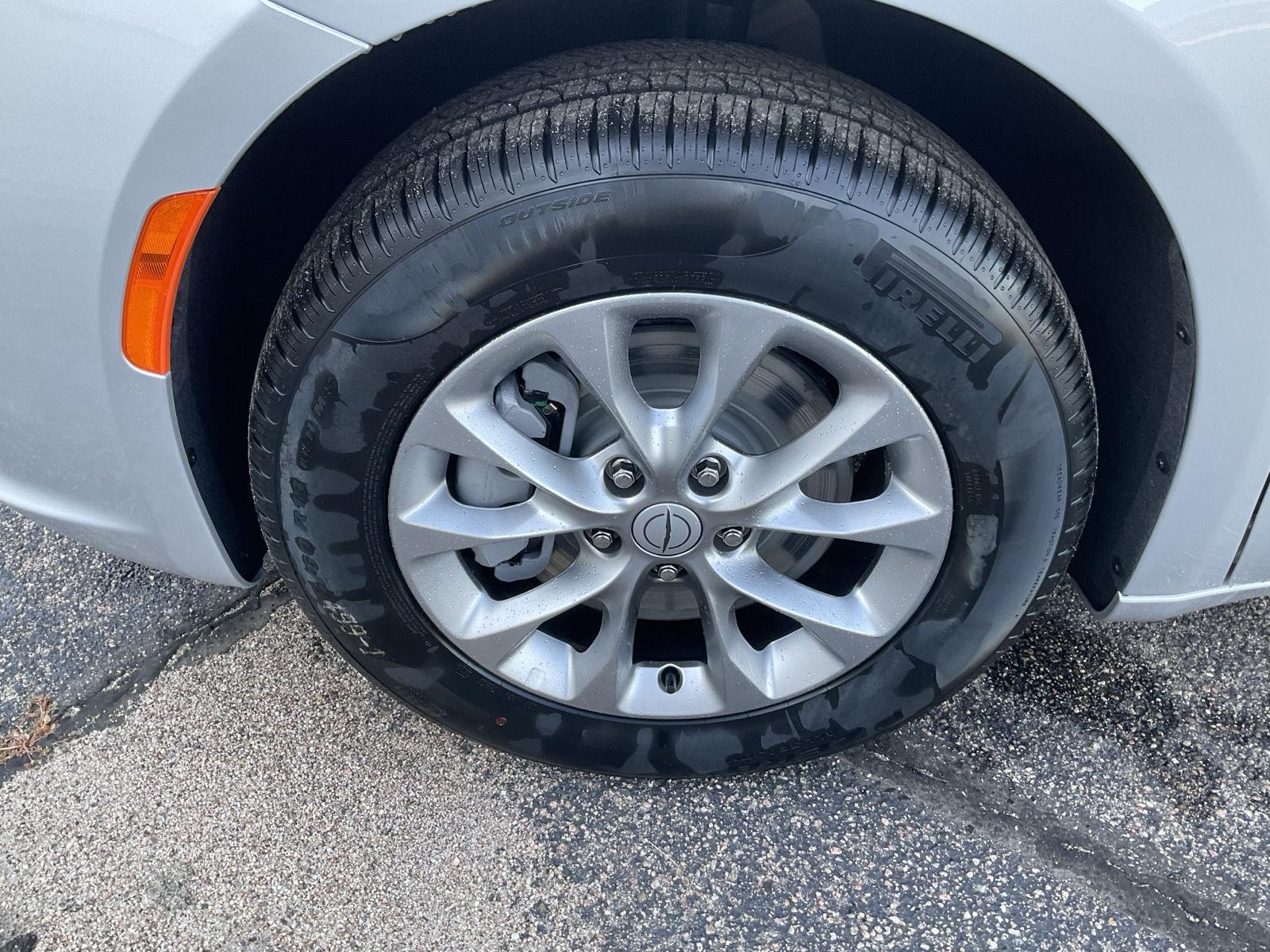 2026 Chrysler Pacifica photo 20