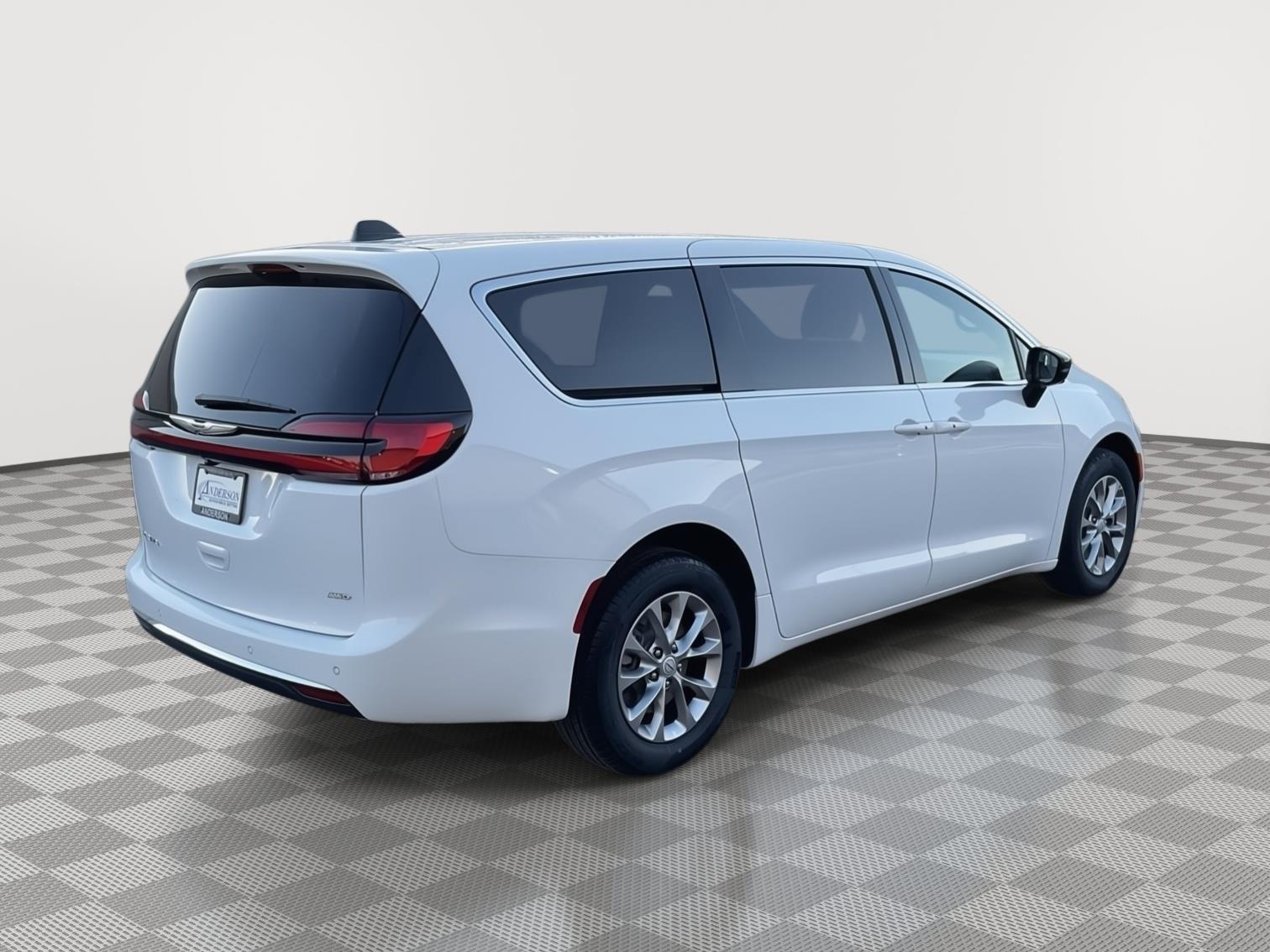 2026 Chrysler Pacifica photo 4