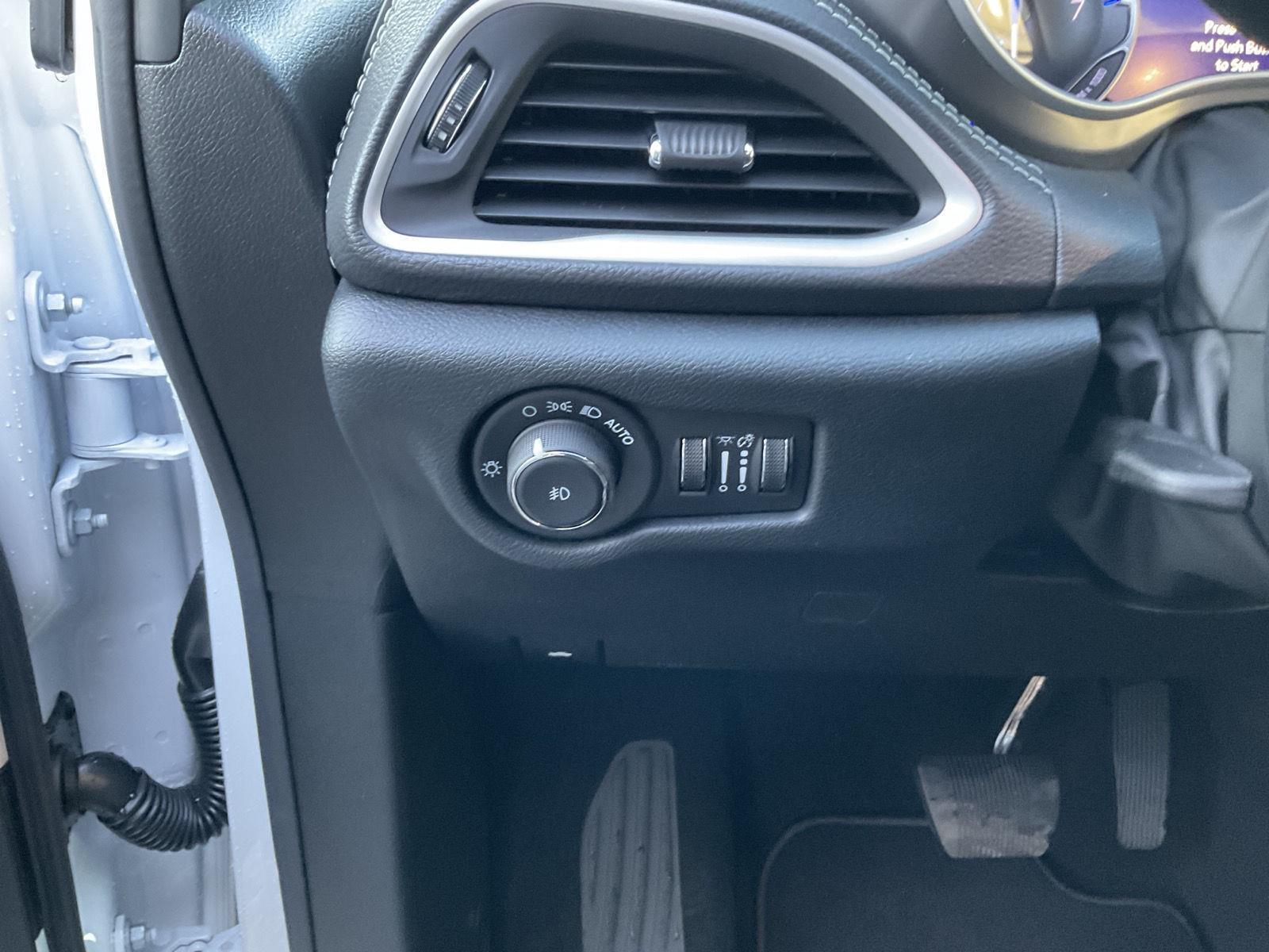 New 2026 Chrysler Pacifica Select Minivan for sale in Grand Island NE