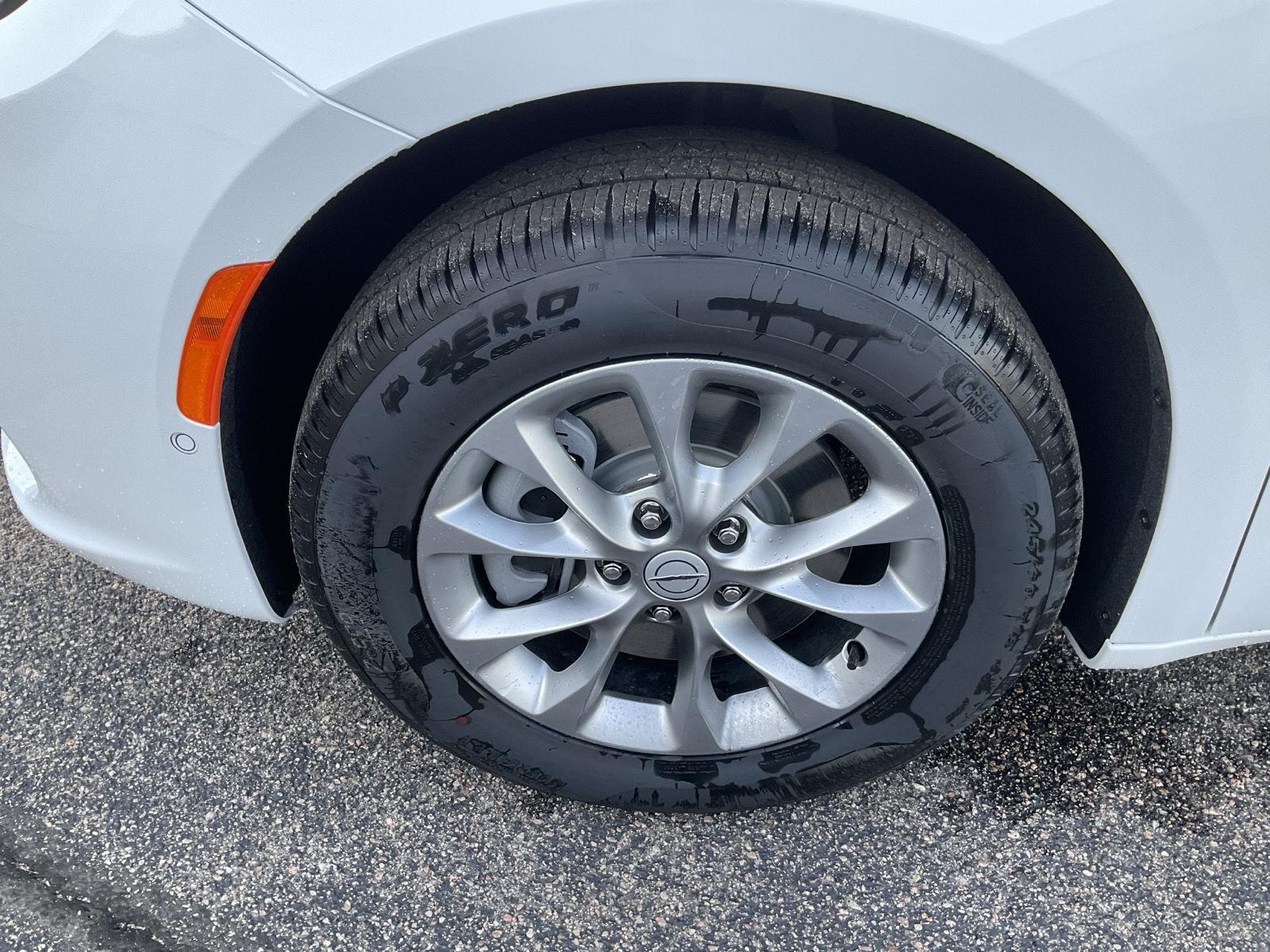 New 2026 Chrysler Pacifica Select Minivan for sale in Grand Island NE