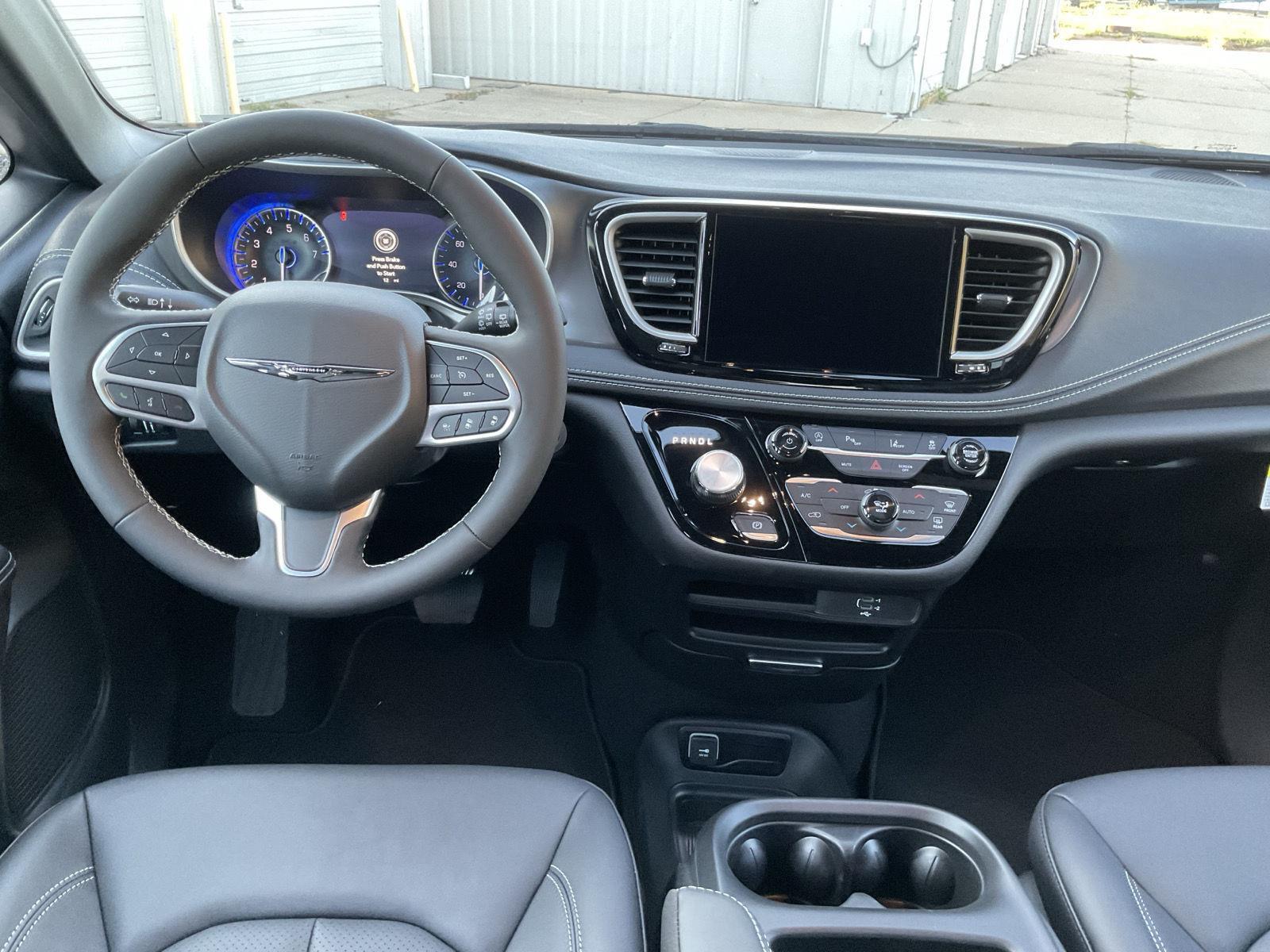 New 2026 Chrysler Pacifica Select Minivan for sale in Grand Island NE