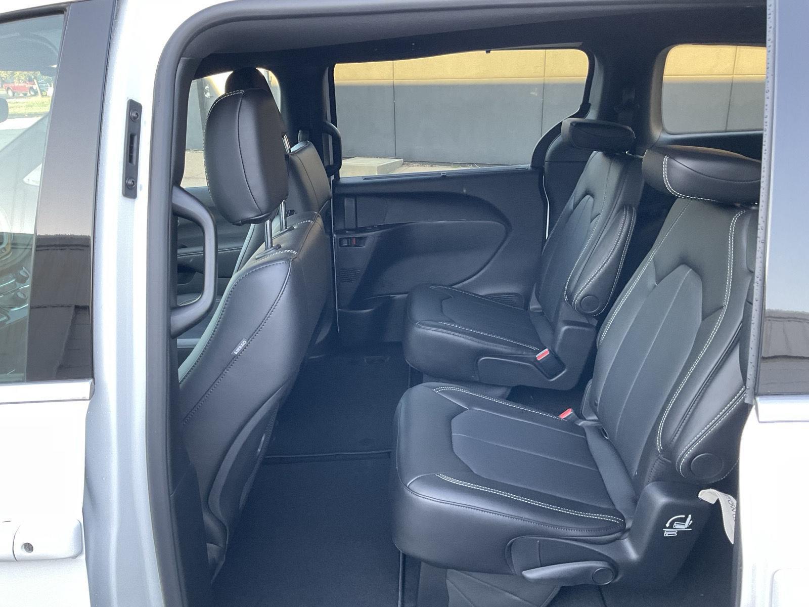 New 2026 Chrysler Pacifica Select Minivan for sale in Grand Island NE