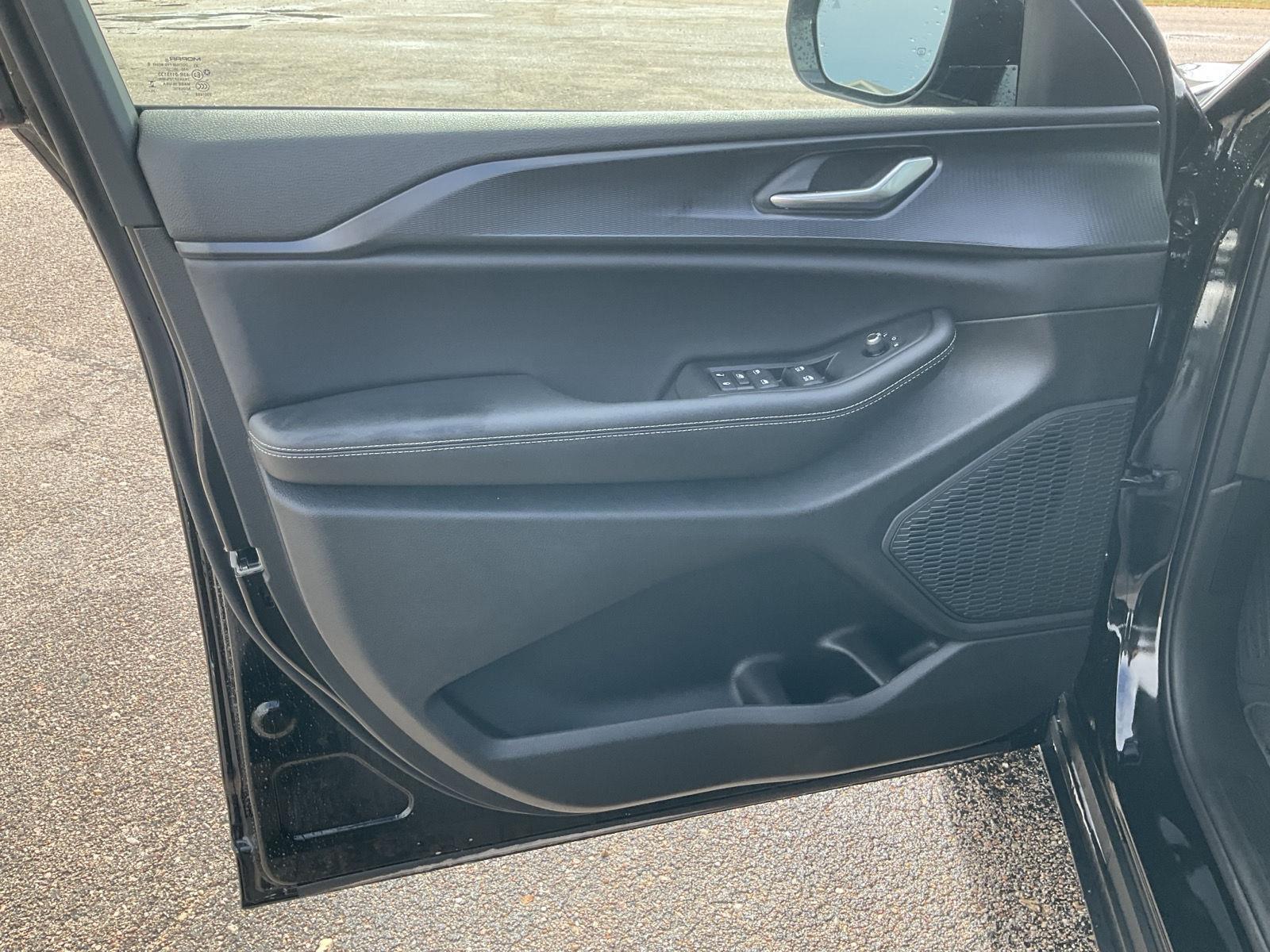 New 2025 Jeep Grand Cherokee L for sale in Grand Island NE