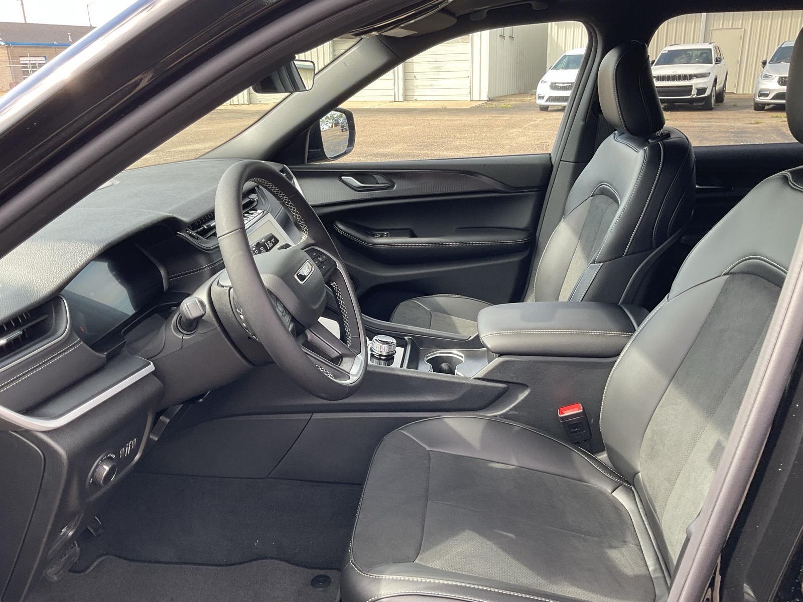 New 2025 Jeep Grand Cherokee L for sale in Grand Island NE