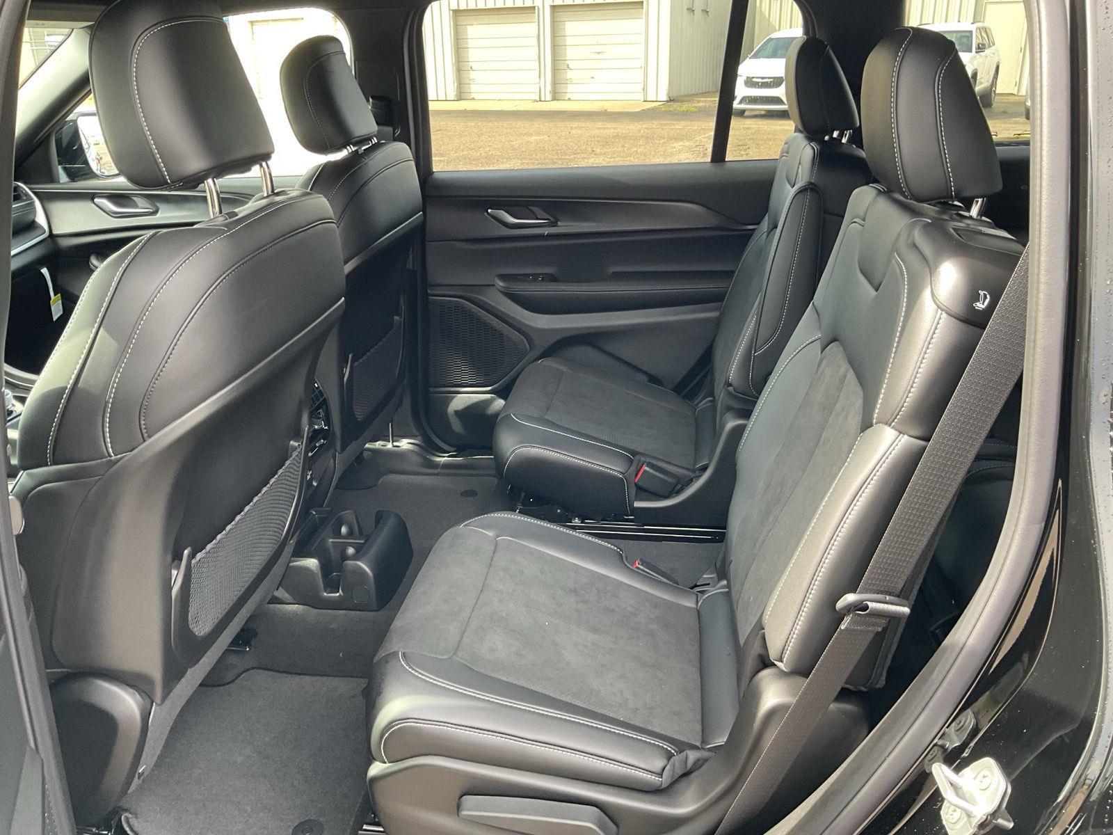 New 2025 Jeep Grand Cherokee L for sale in Grand Island NE