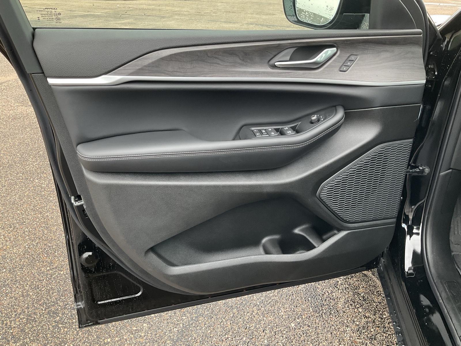 New 2025 Jeep Grand Cherokee L Limited SUV/Crossover for sale in Grand Island NE