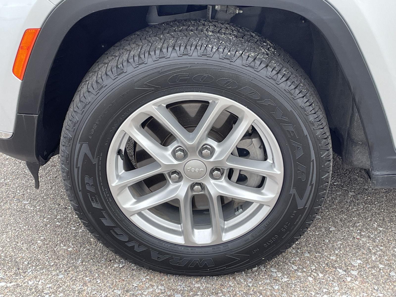 Used 2023 Jeep Grand Cherokee L Laredo SUV/Crossover for sale in Grand Island NE