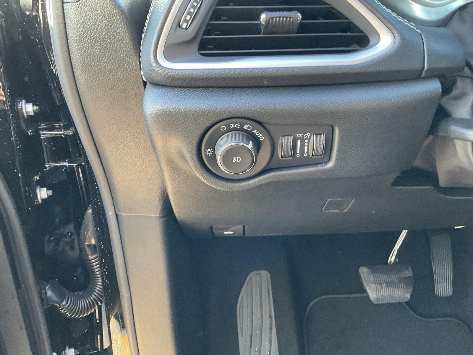 New 2026 Chrysler Pacifica Select Minivan for sale in Grand Island NE