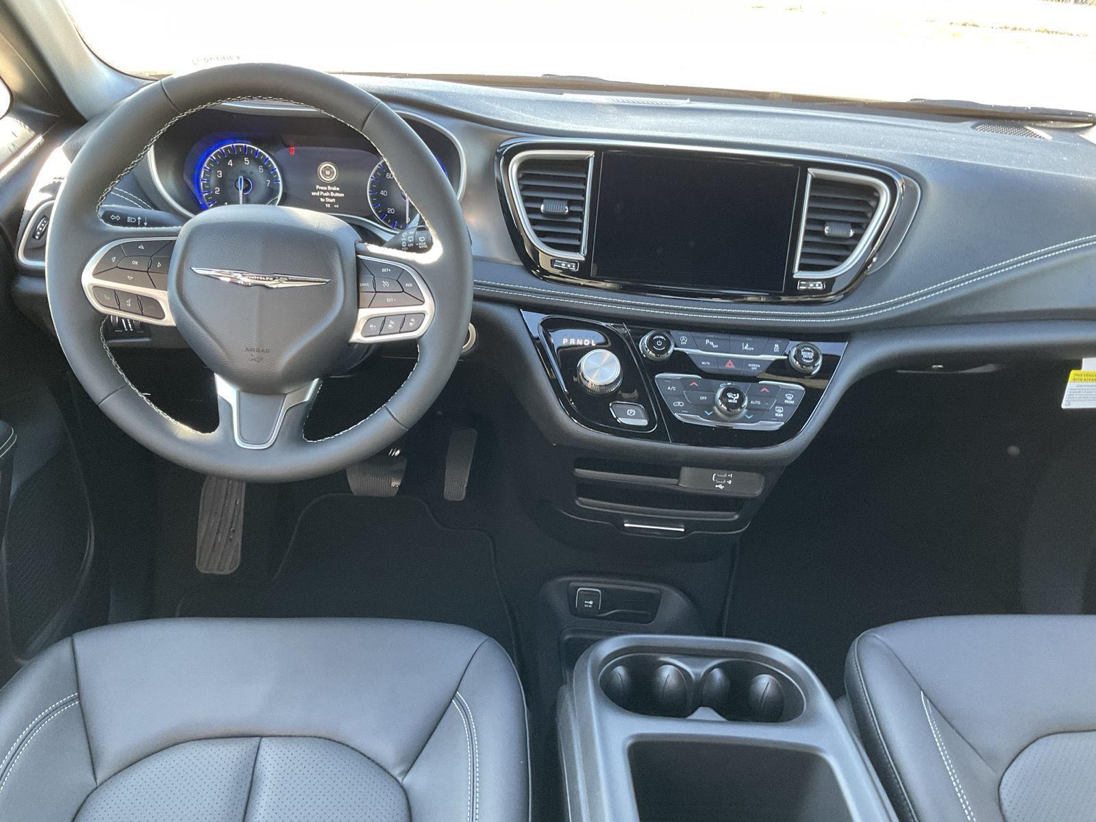 New 2026 Chrysler Pacifica Select Minivan for sale in Grand Island NE