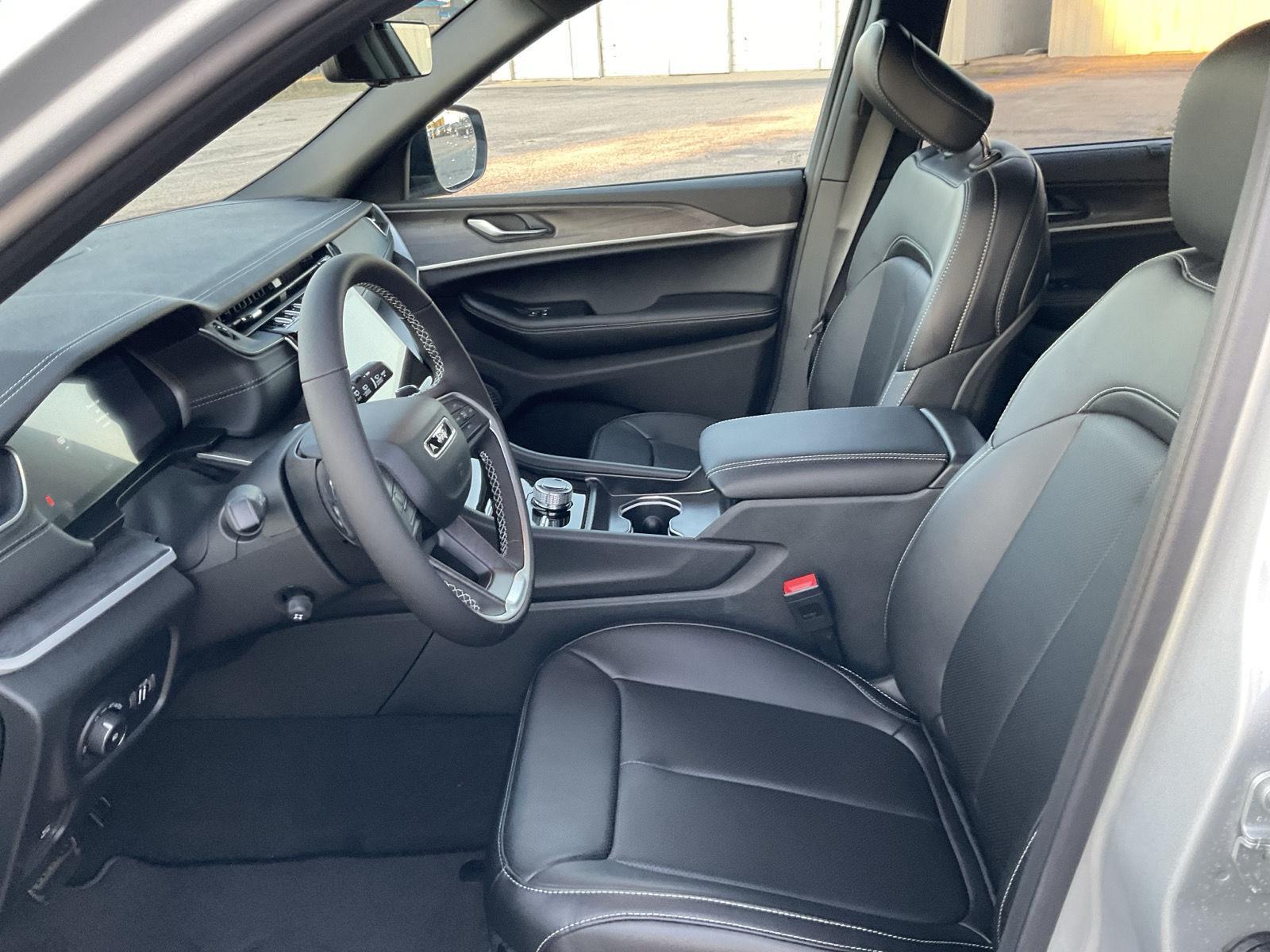 New 2025 Jeep Grand Cherokee L for sale in Grand Island NE