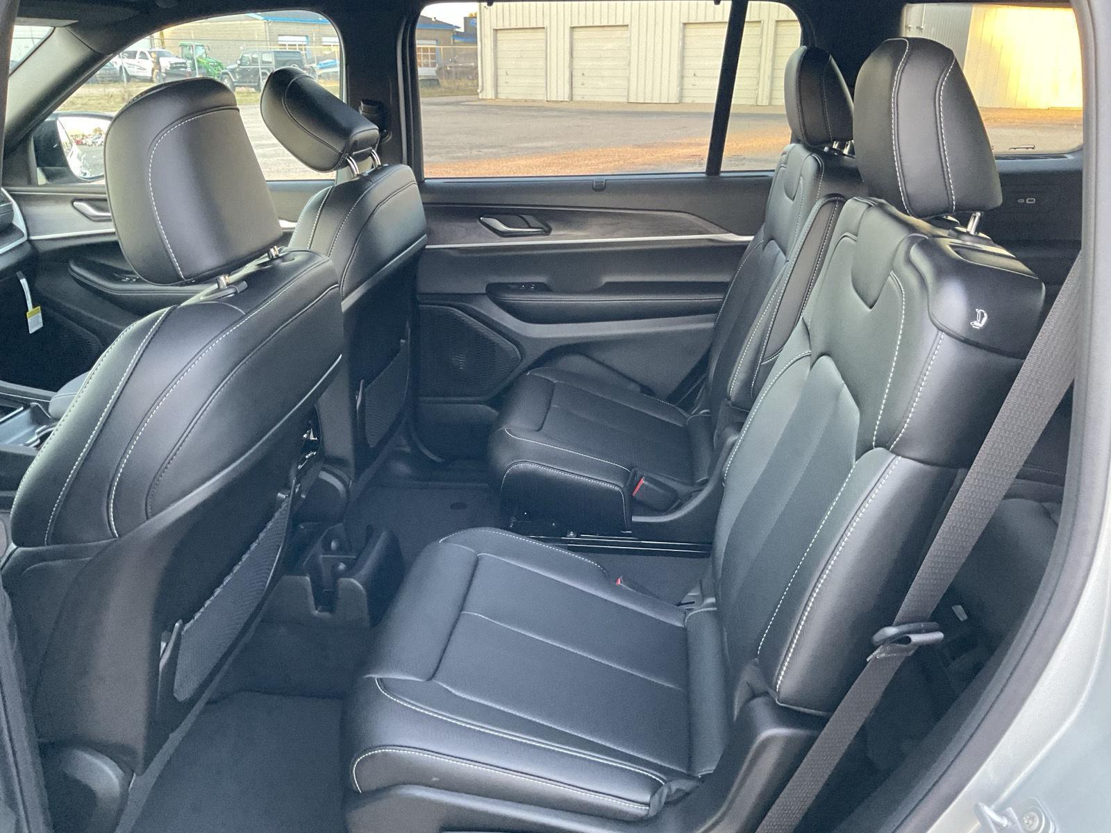 New 2025 Jeep Grand Cherokee L for sale in Grand Island NE