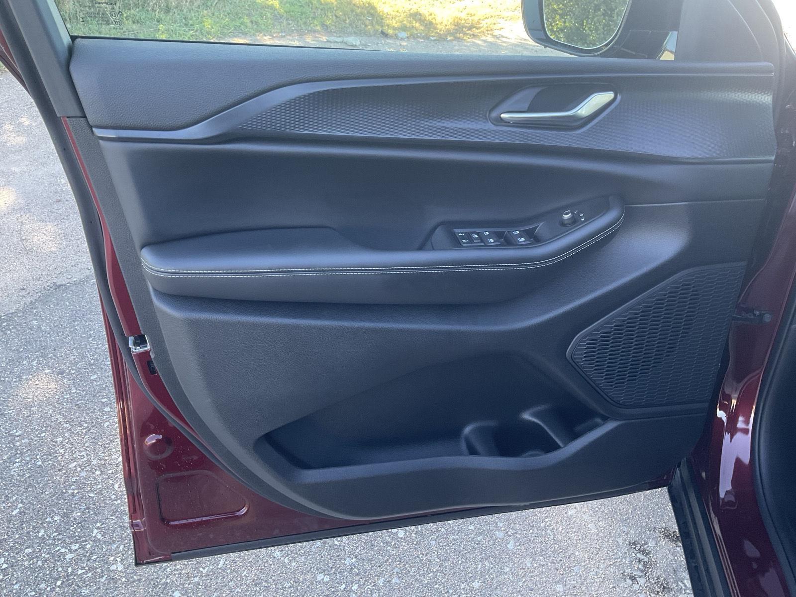 New 2025 Jeep Grand Cherokee L Altitude X SUV/Crossover for sale in Grand Island NE