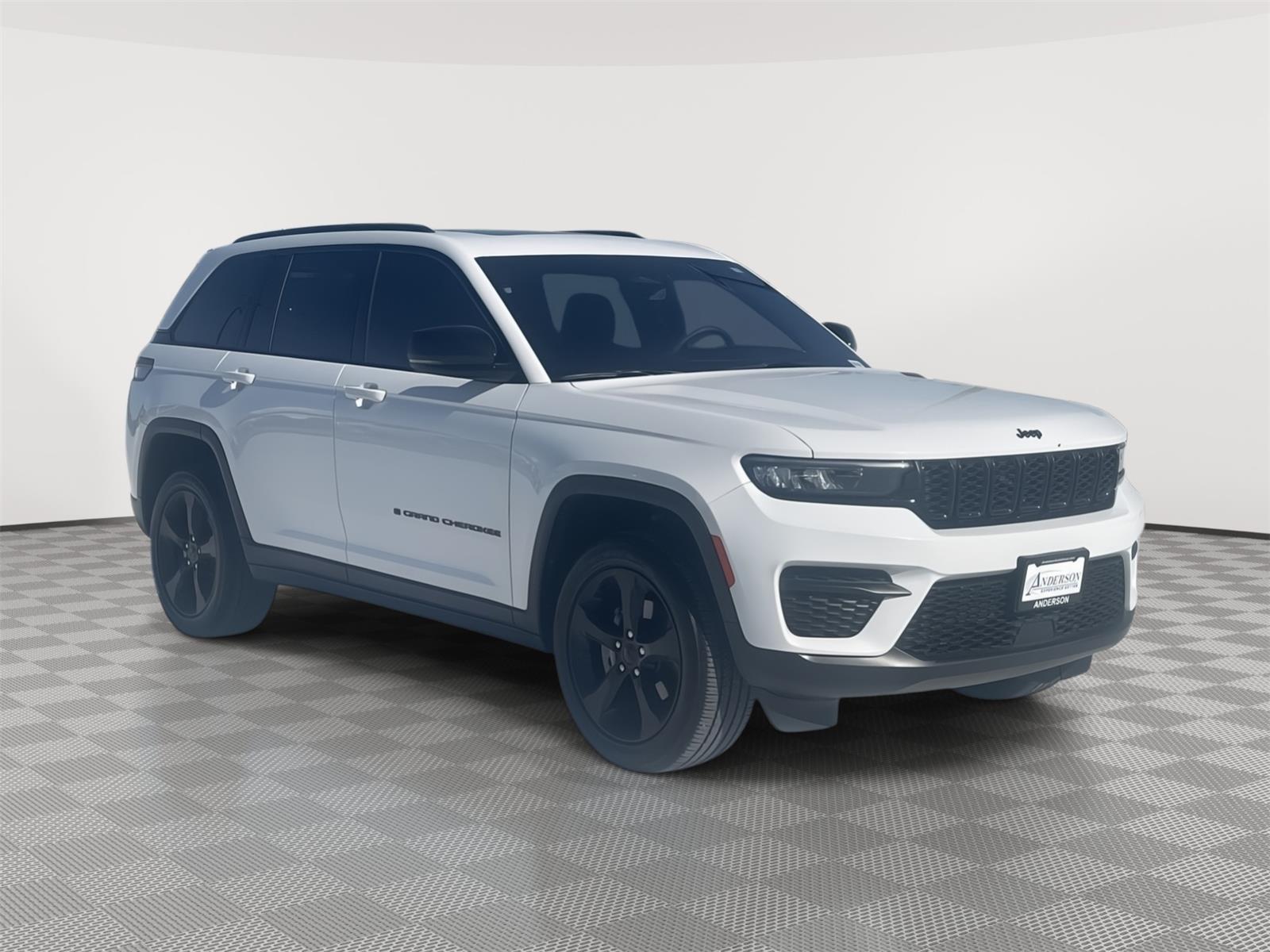 Used 2023 Jeep Grand Cherokee Altitude SUV/Crossover for sale in Grand Island NE