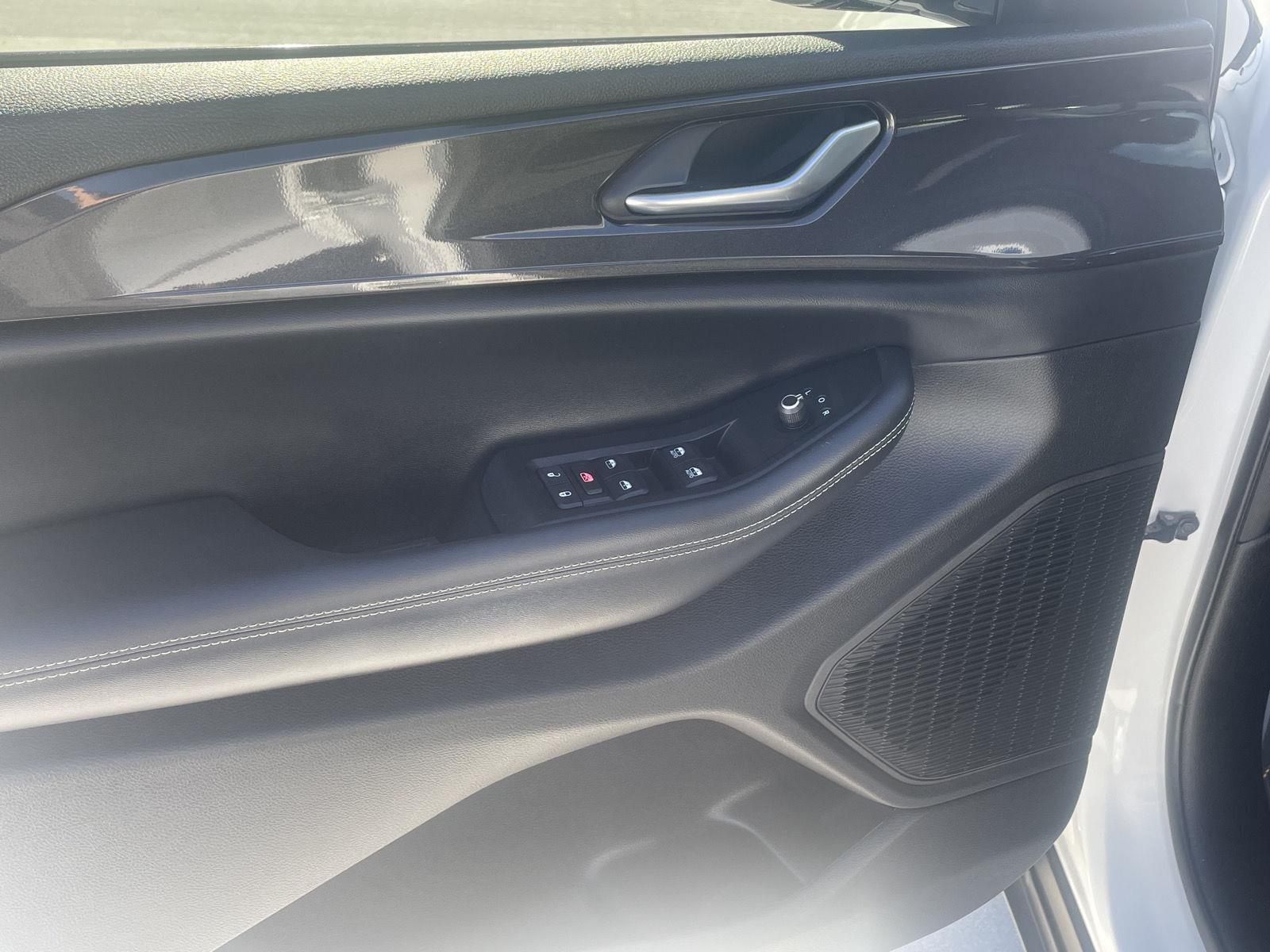 Used 2023 Jeep Grand Cherokee Altitude SUV/Crossover for sale in Grand Island NE