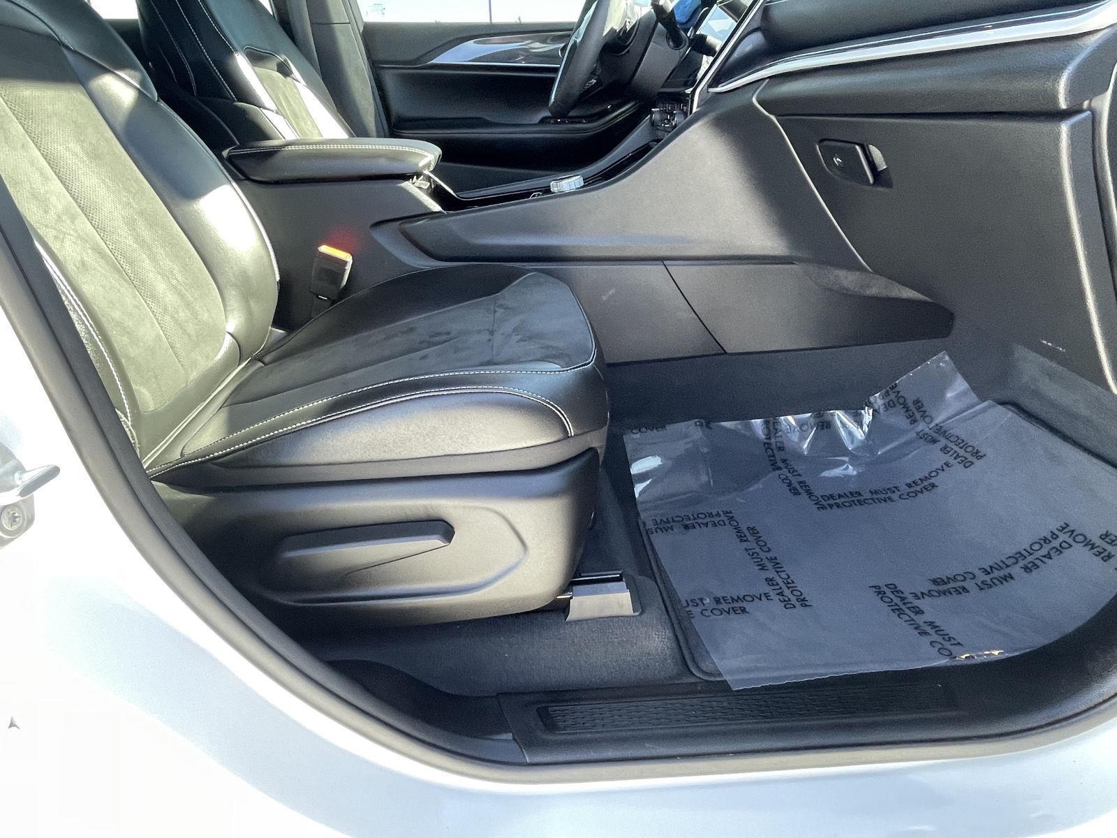 Used 2023 Jeep Grand Cherokee Altitude SUV/Crossover for sale in Grand Island NE