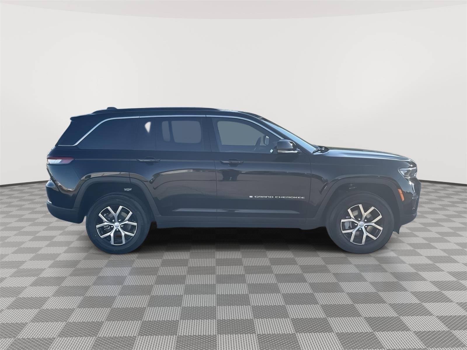 Used 2025 Jeep Grand Cherokee for sale in Grand Island NE