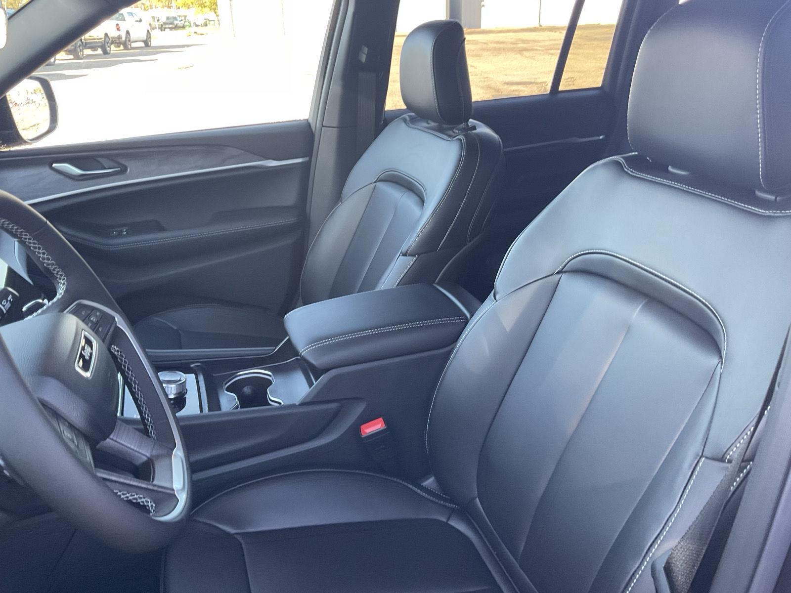 New 2025 Jeep Grand Cherokee Limited SUV/Crossover for sale in Grand Island NE