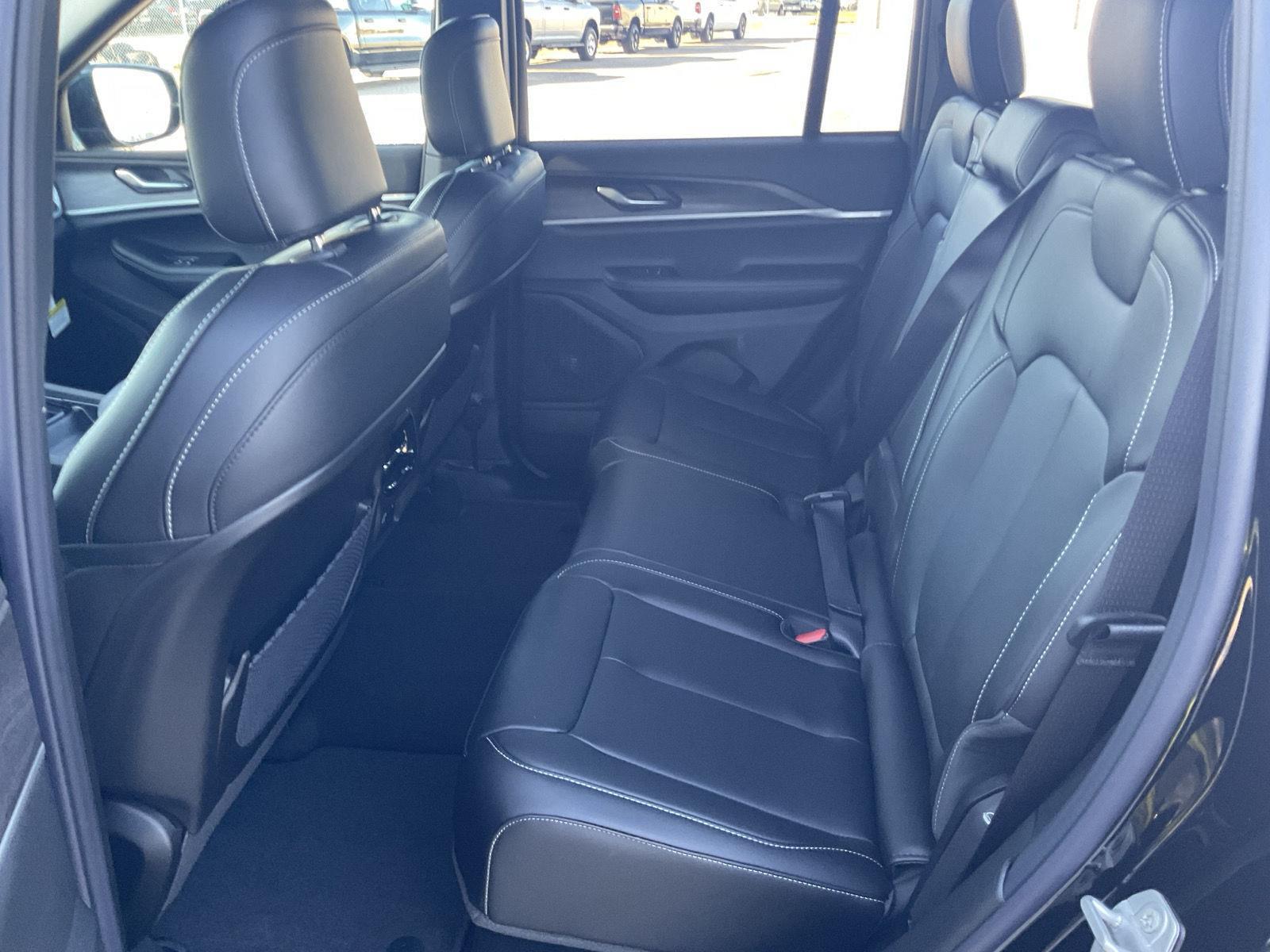 New 2025 Jeep Grand Cherokee Limited SUV/Crossover for sale in Grand Island NE