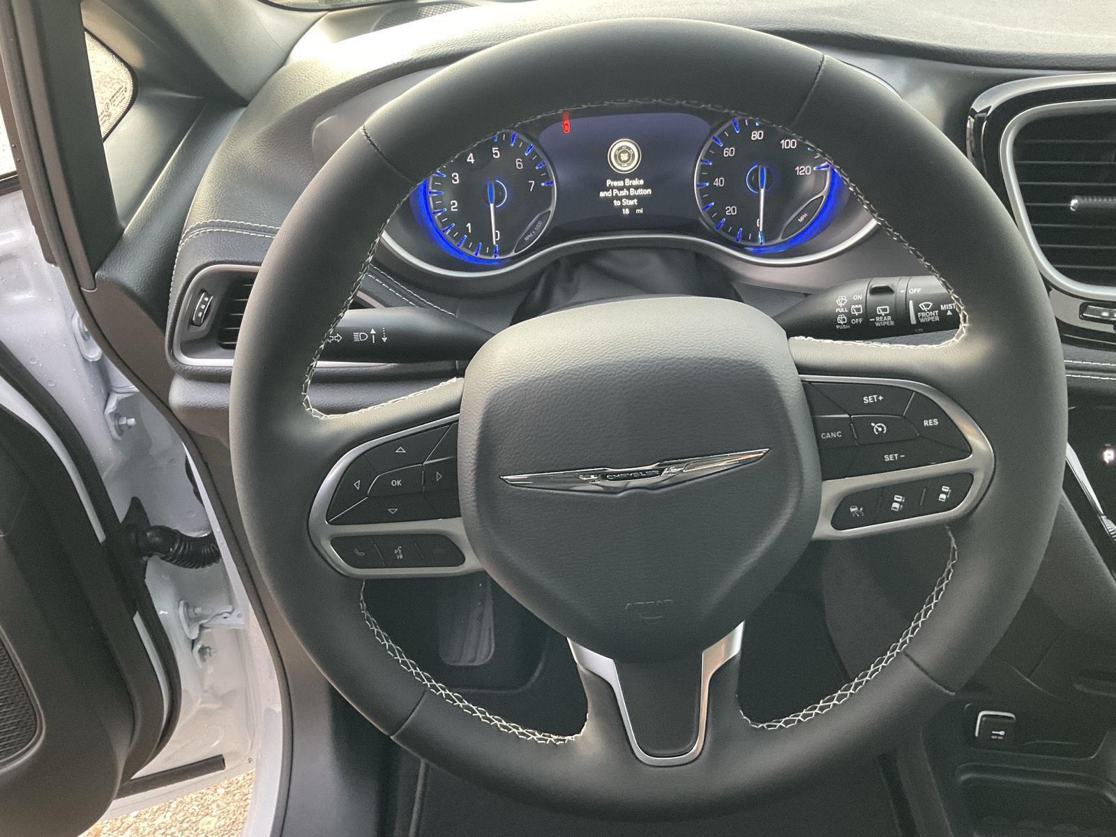 New 2026 Chrysler Pacifica Select Minivan for sale in Grand Island NE