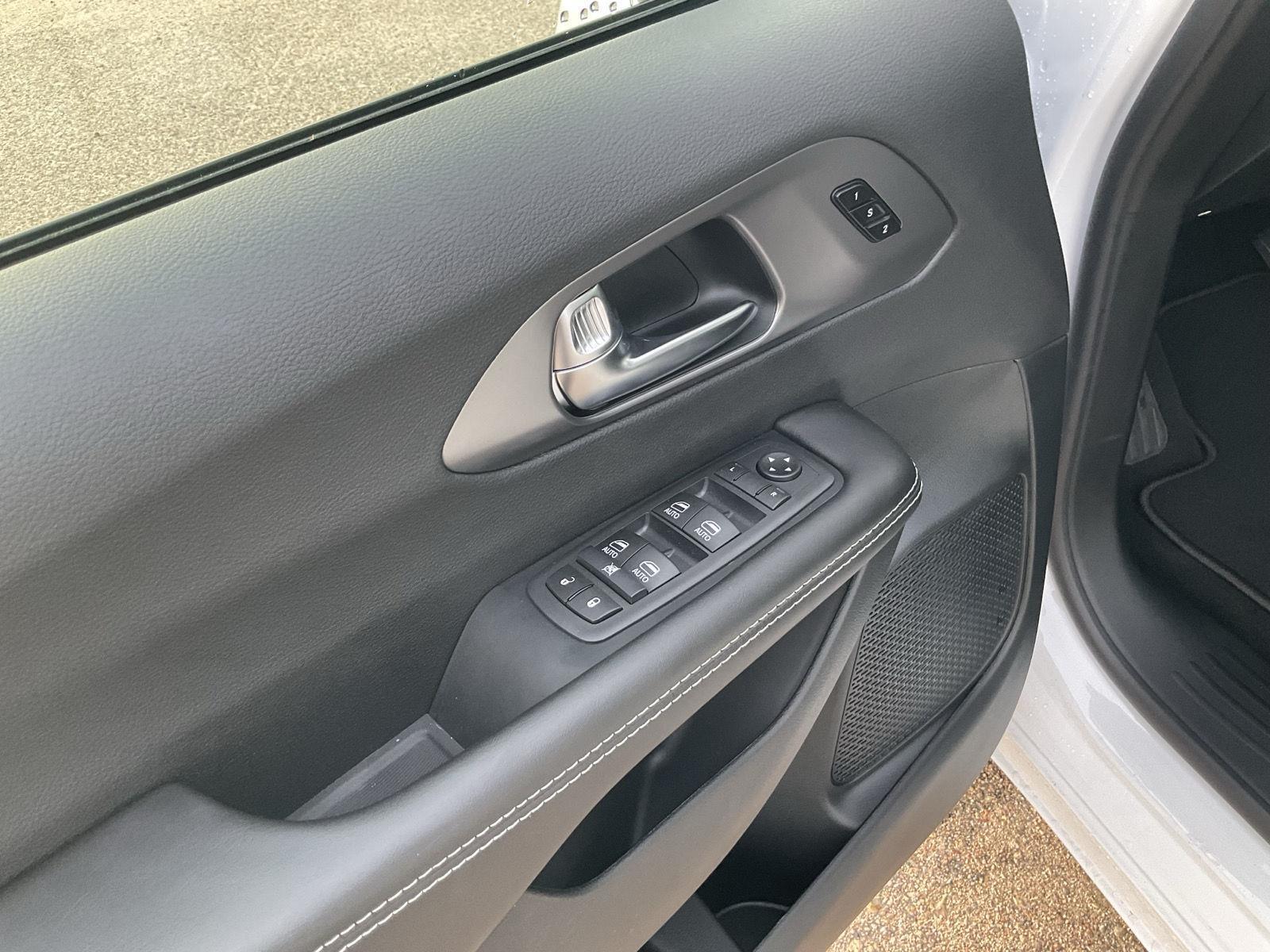 New 2026 Chrysler Pacifica Select Minivan for sale in Grand Island NE