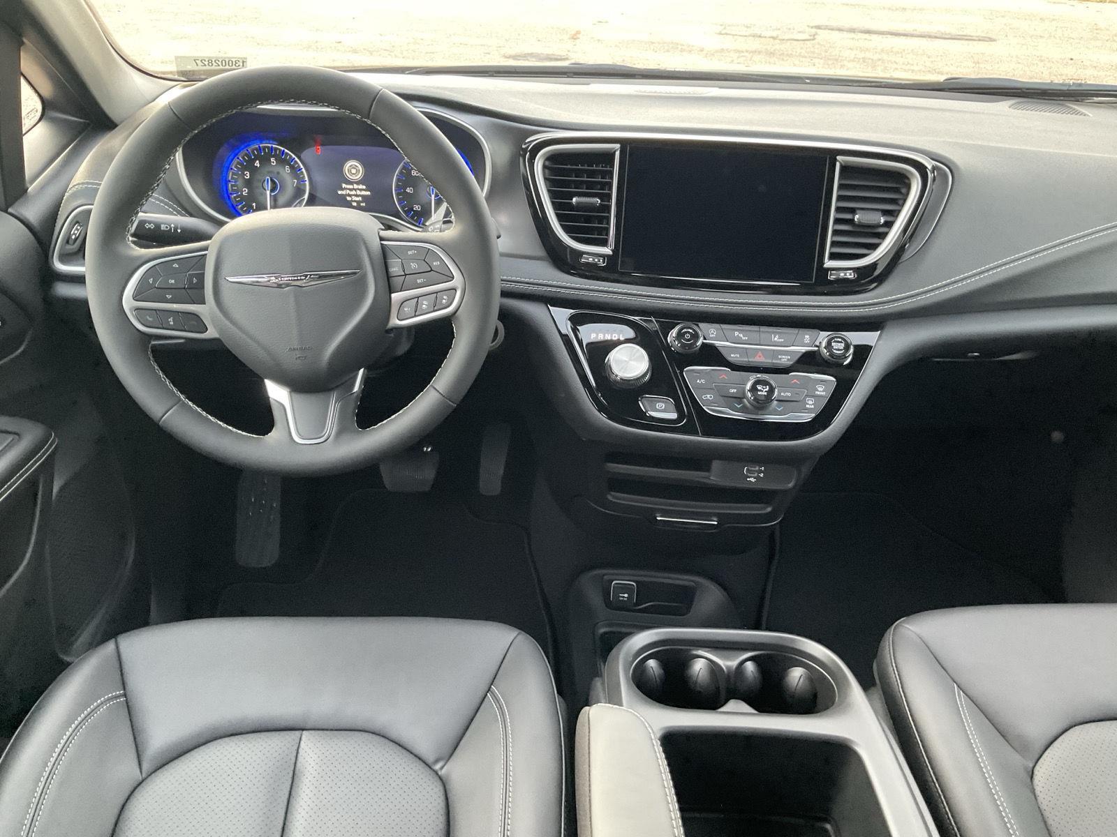 New 2026 Chrysler Pacifica Select Minivan for sale in Grand Island NE