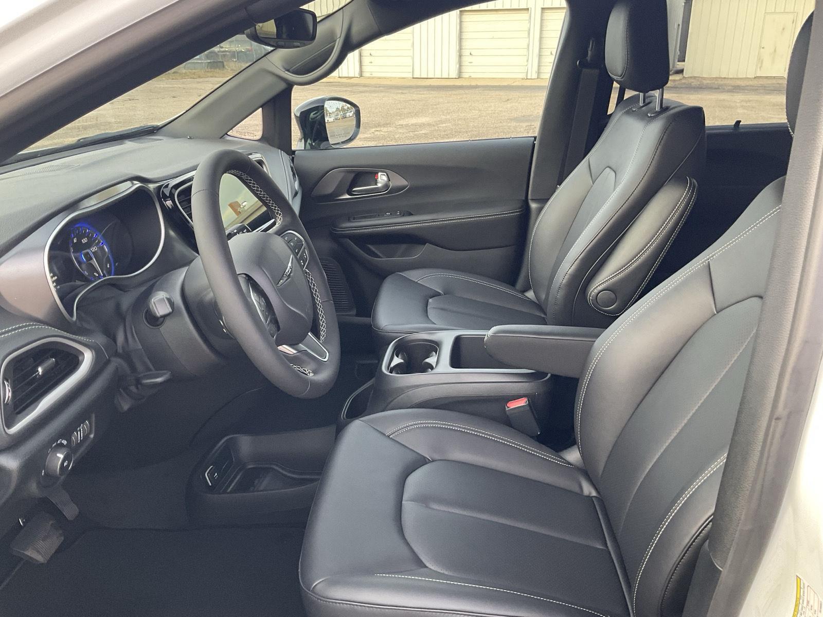 New 2026 Chrysler Pacifica Select Minivan for sale in Grand Island NE