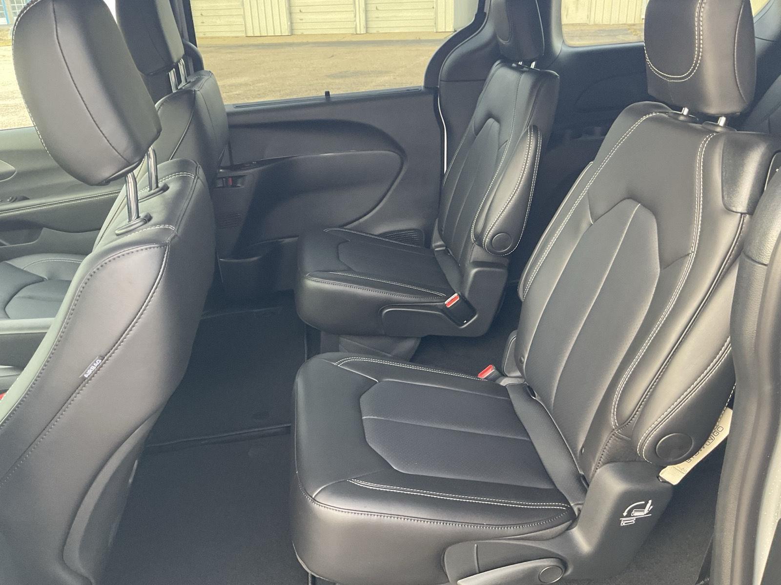 New 2026 Chrysler Pacifica Select Minivan for sale in Grand Island NE