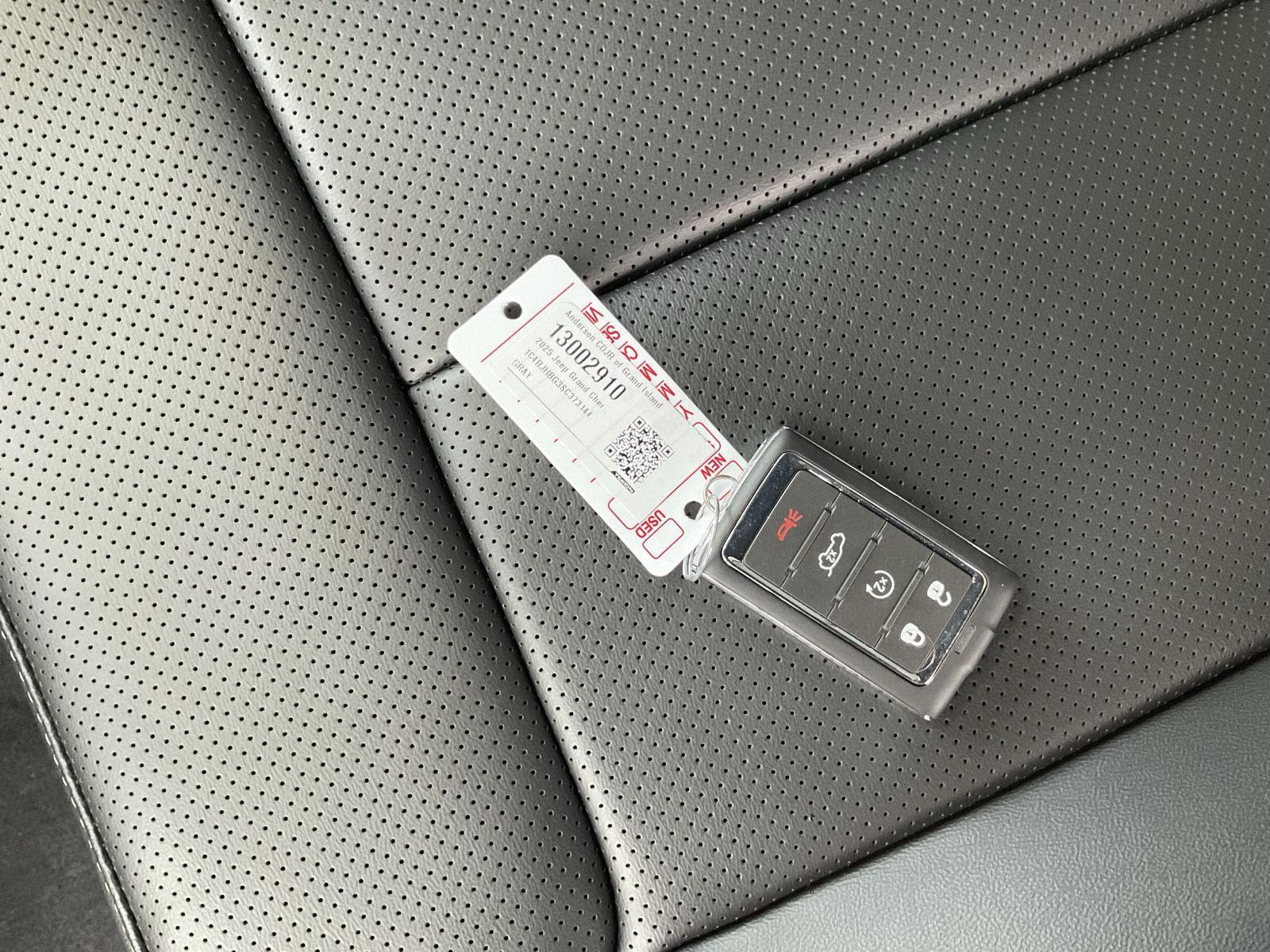 New 2025 Jeep Grand Cherokee Limited SUV/Crossover for sale in Grand Island NE